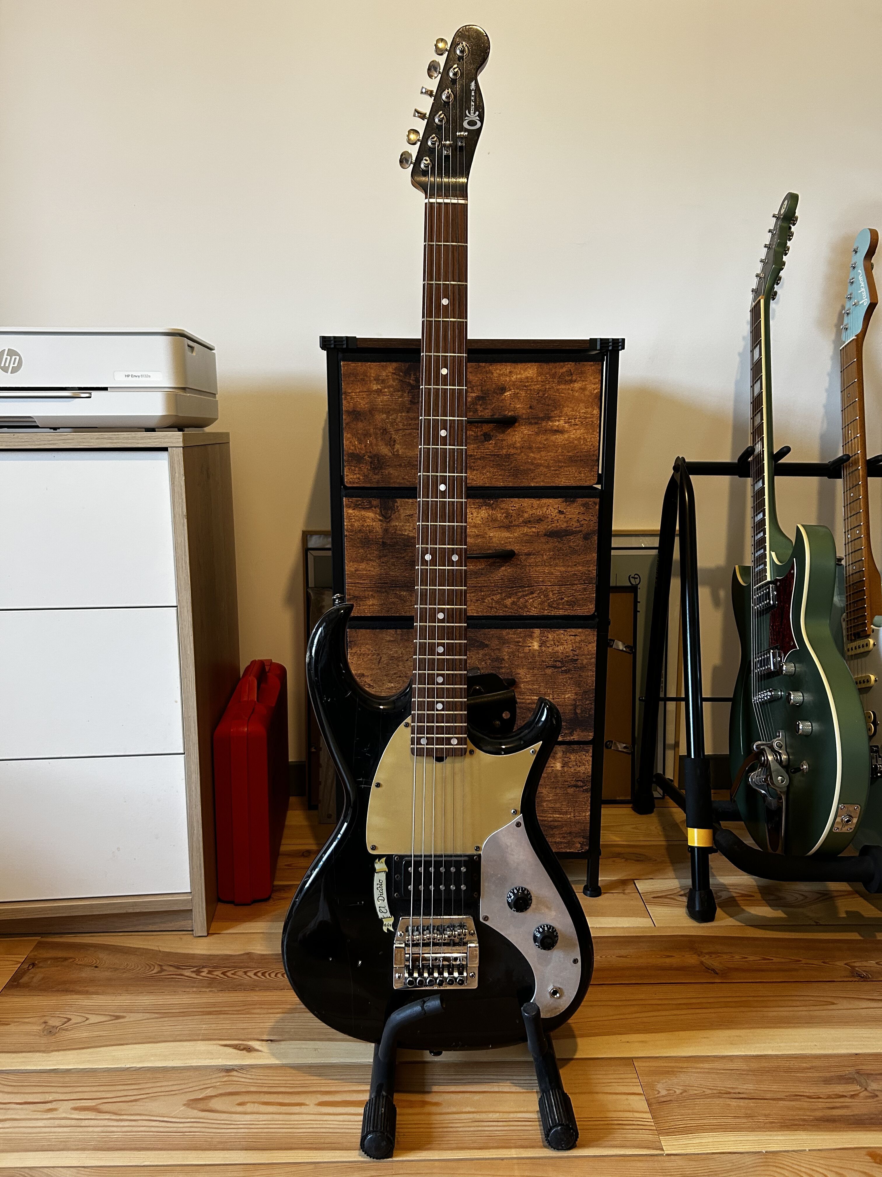 Guitare baritone custom
