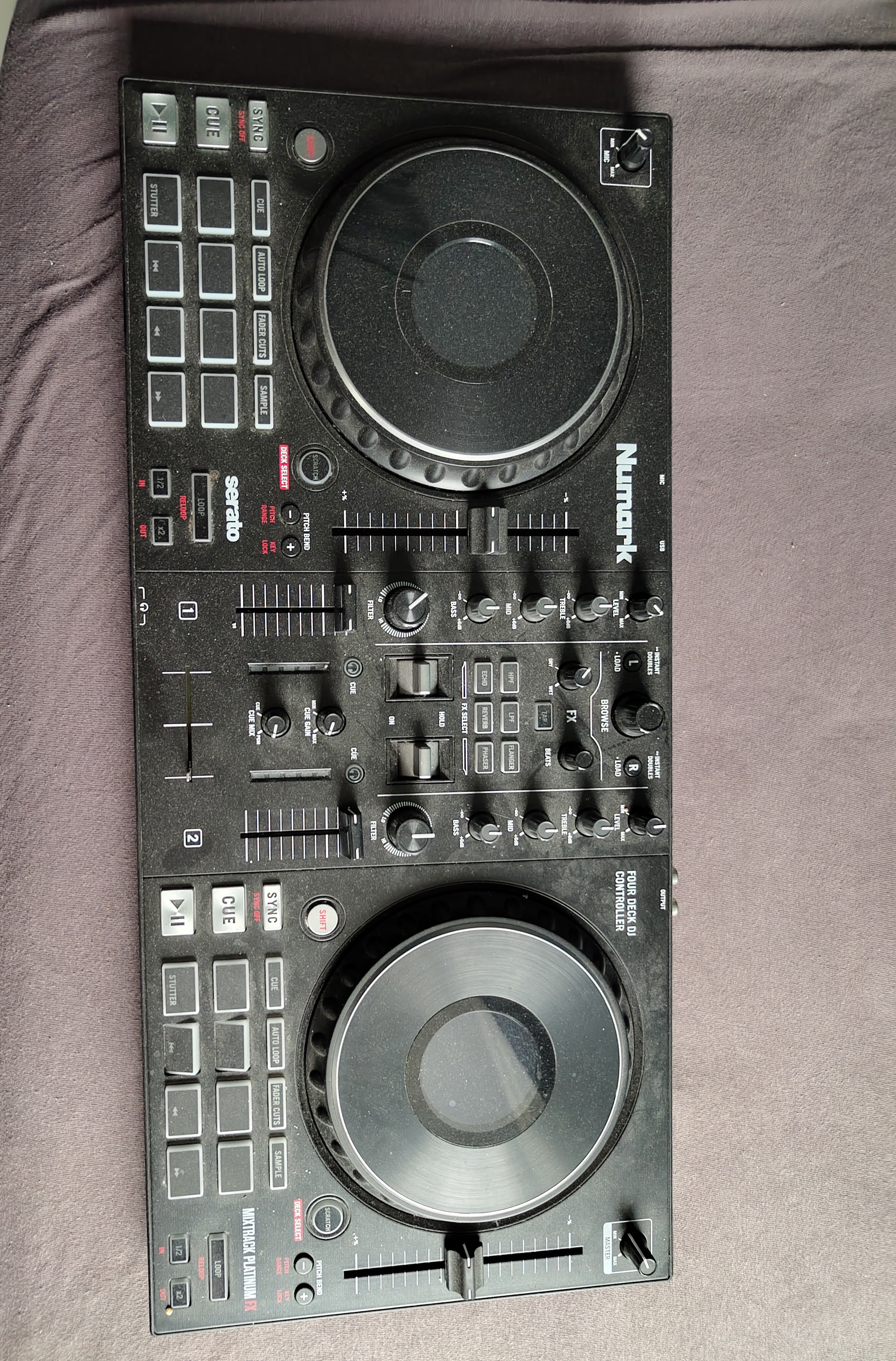 Numark Mixtrack Platinum FX avec câbles