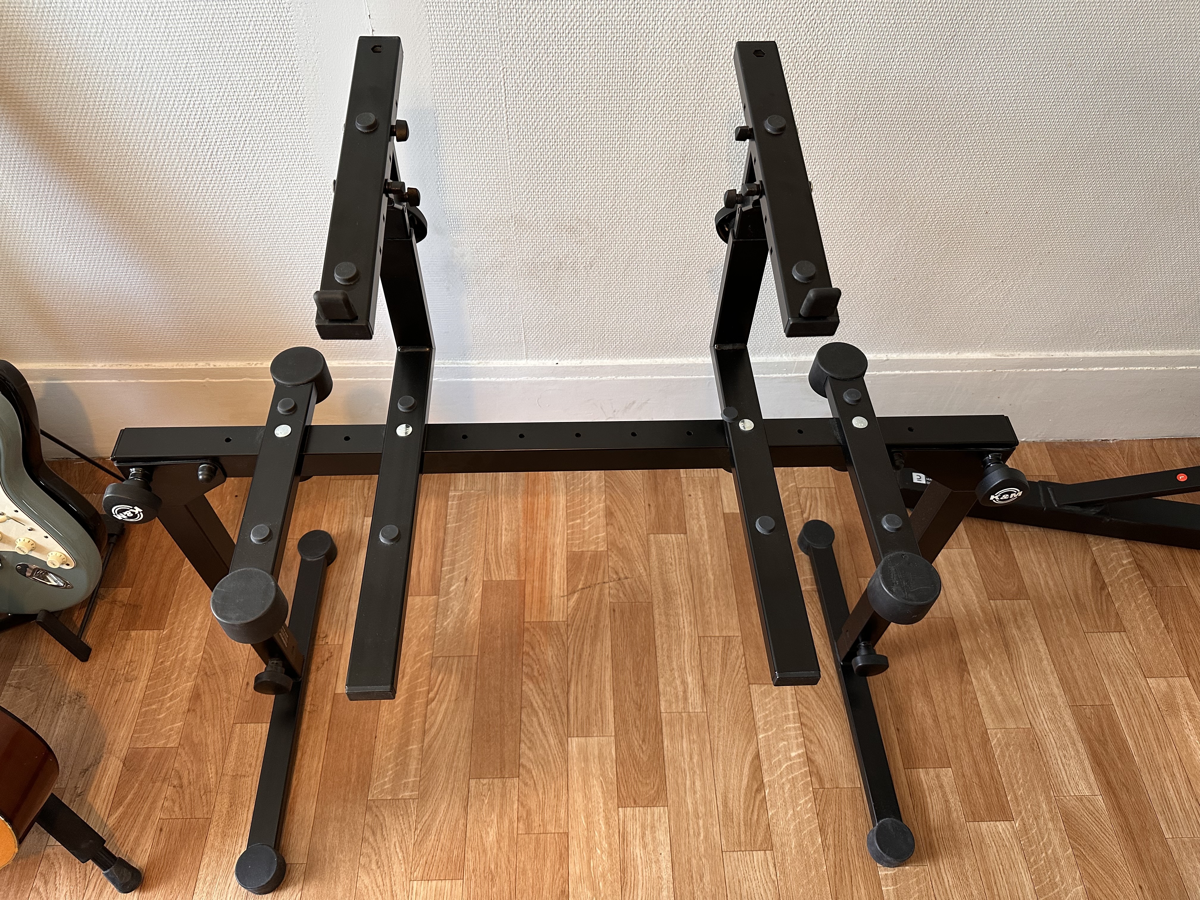 Stand clavier K&M 18810 Omega + 2e niveau 18811 – très bon état