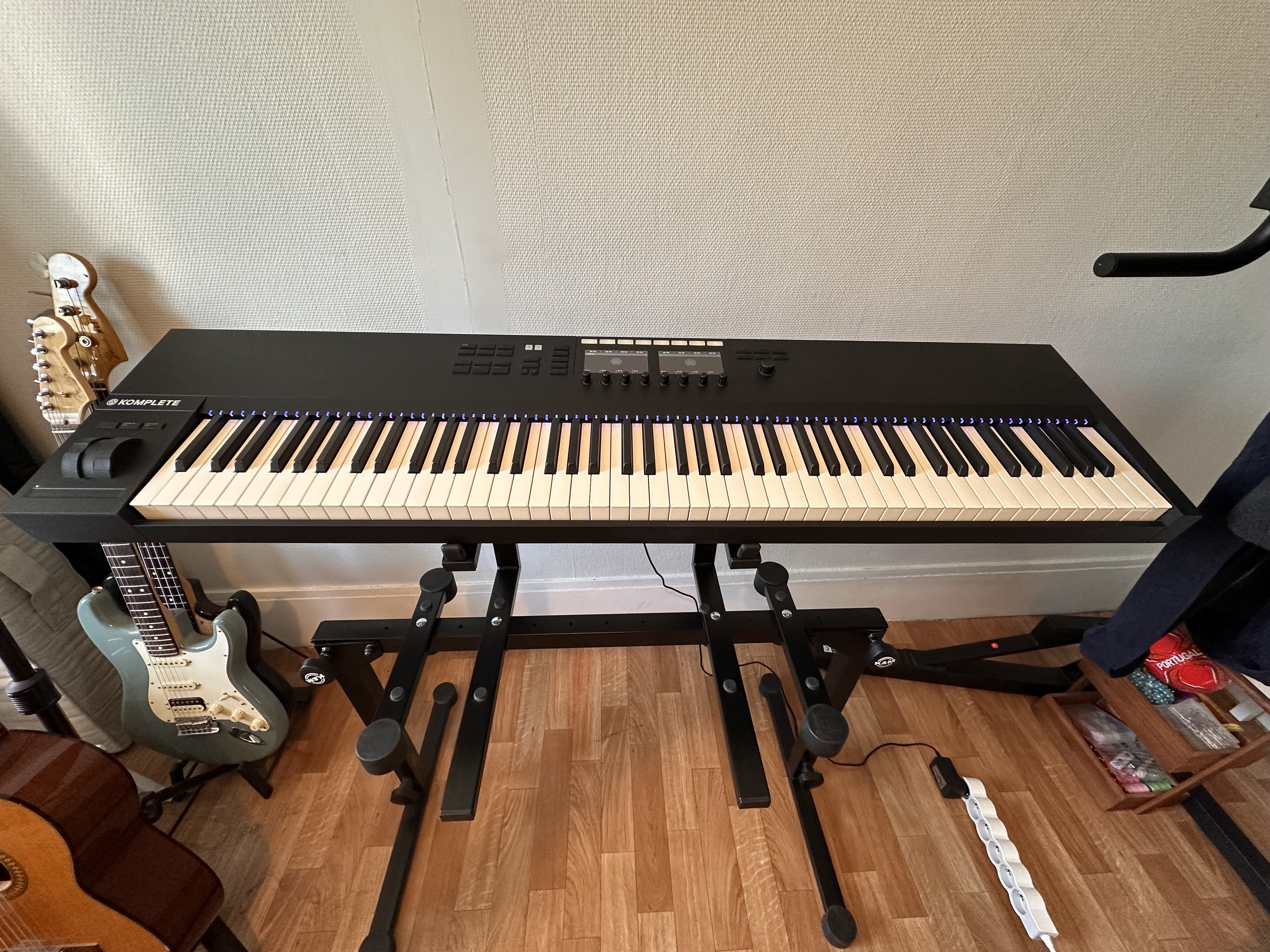 Native Instruments Komplete Kontrol S88 MK2 + housse – très bon état