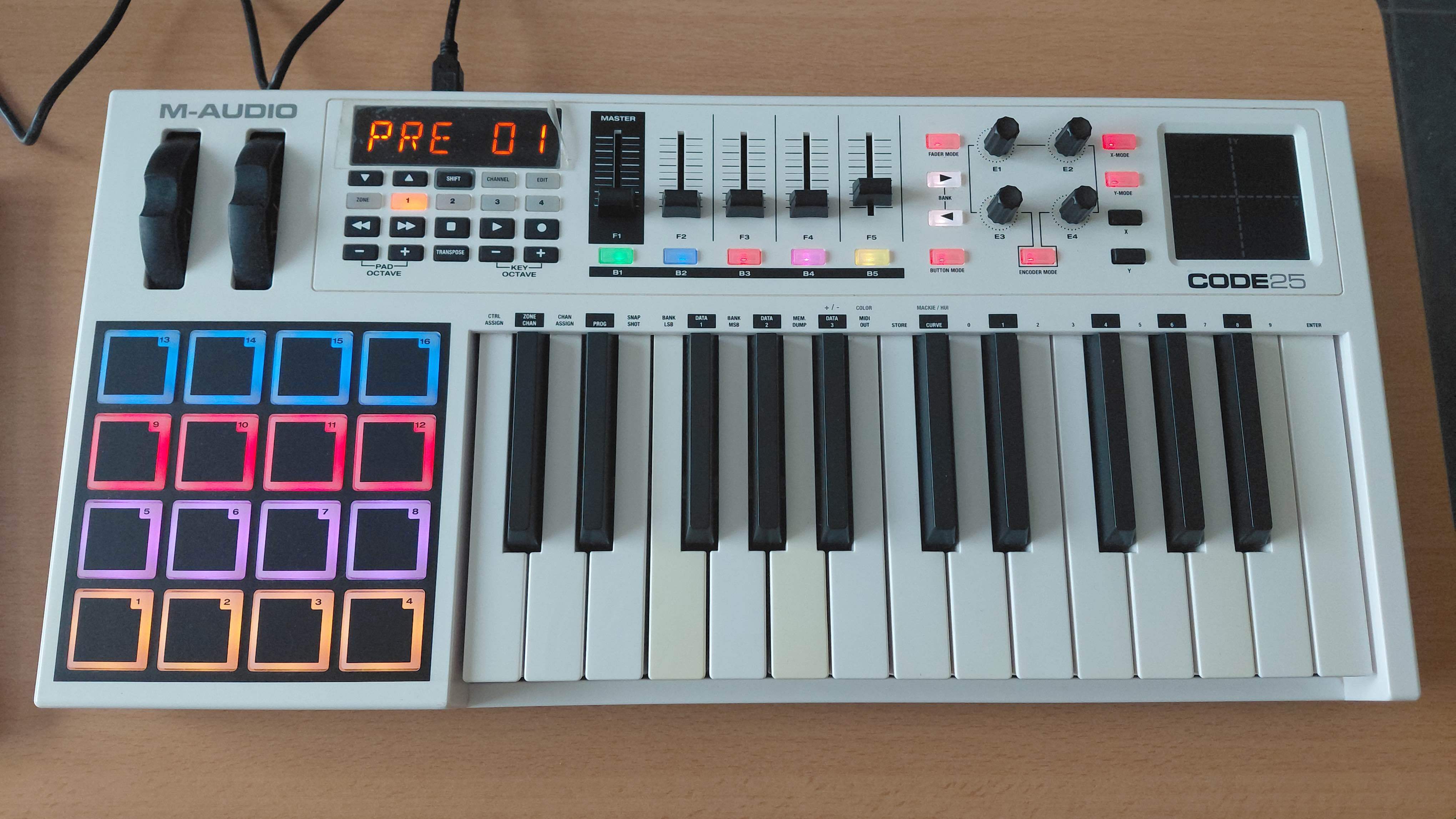 Clavier M-AUDIO Code 25 en très bon état
