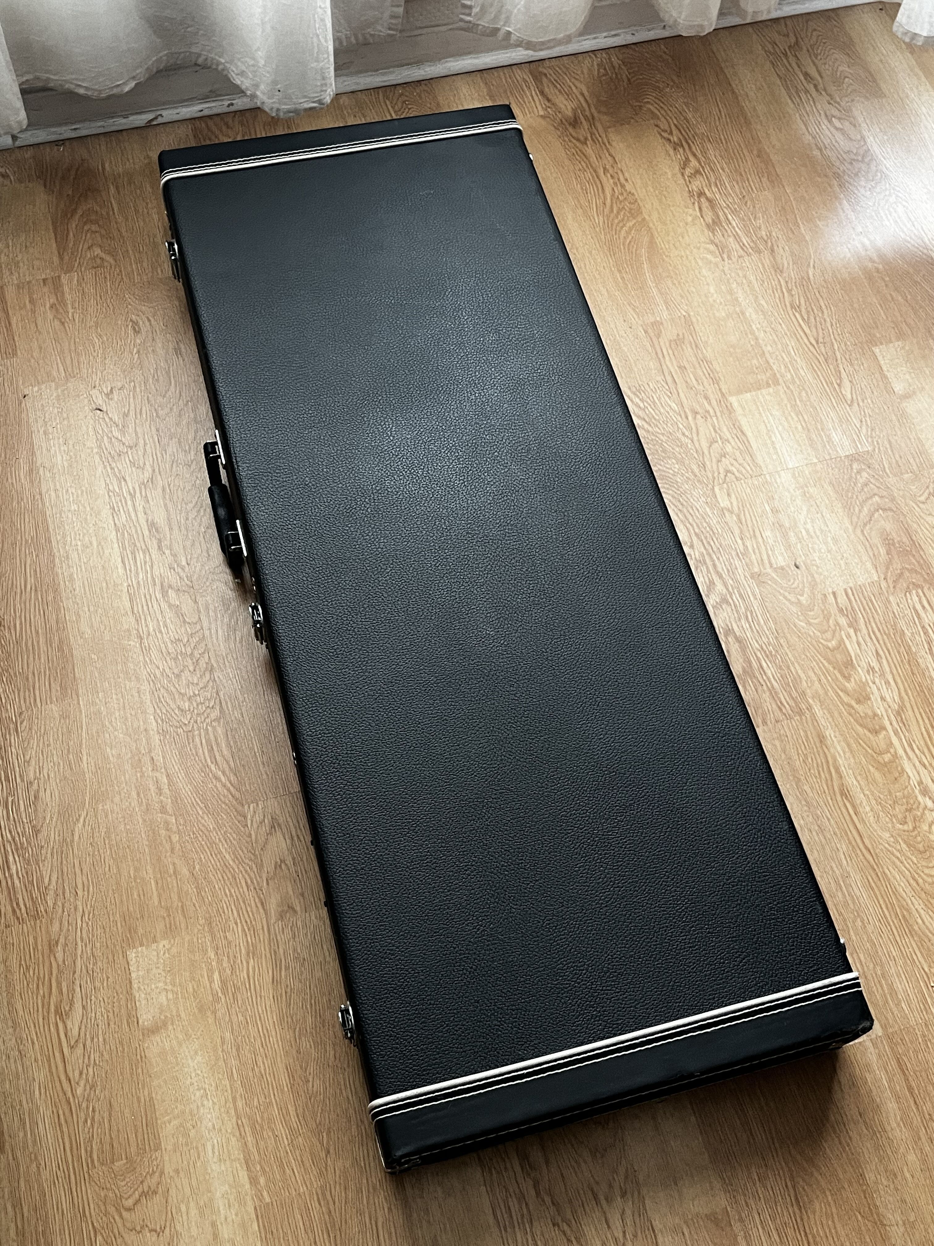 Vends étui rigide Gator GW-Jag
