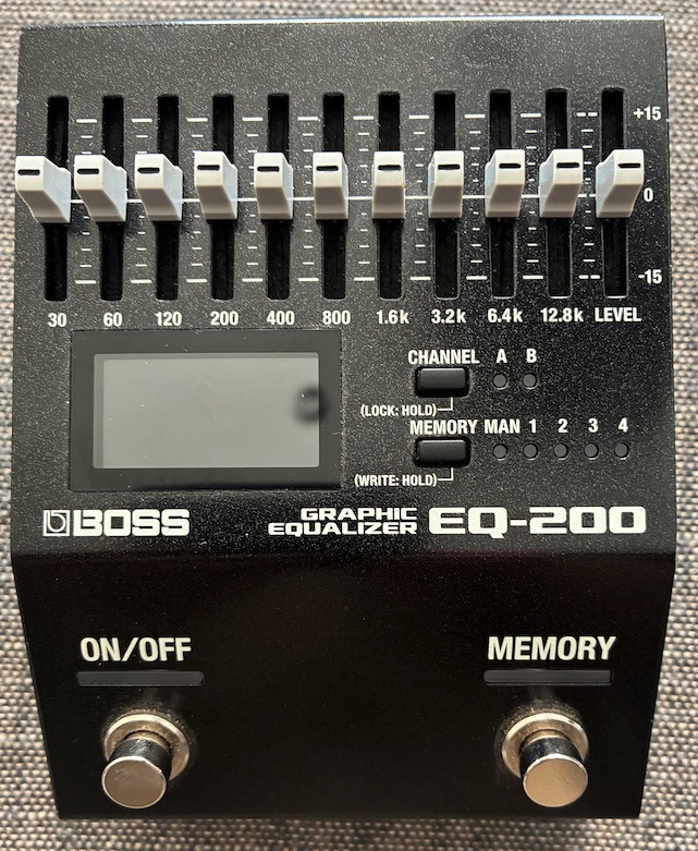 Vends équaliseur graphique BOSS EQ-200 en parfait état de fonctionnement