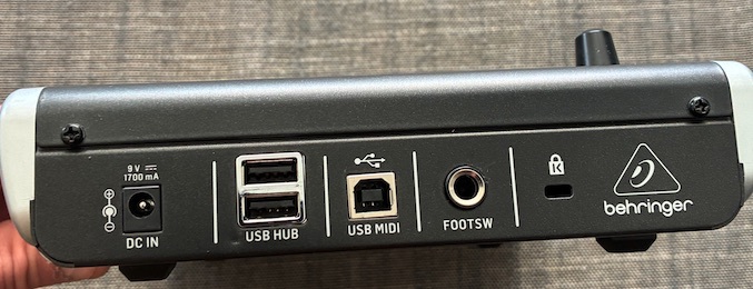 Behringer One Touch Vue connecteurs