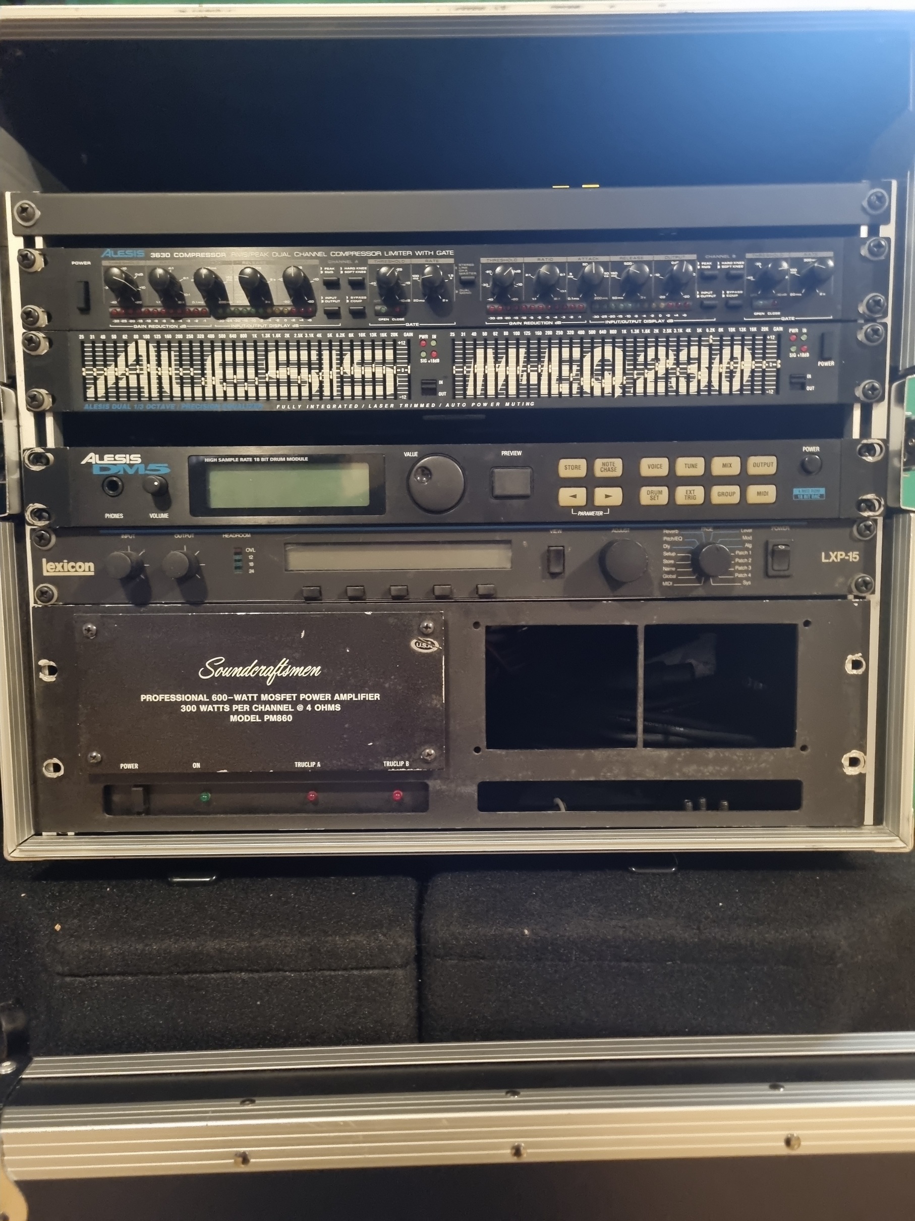 Égaliseur Alesis 2 fois 30 bandes 