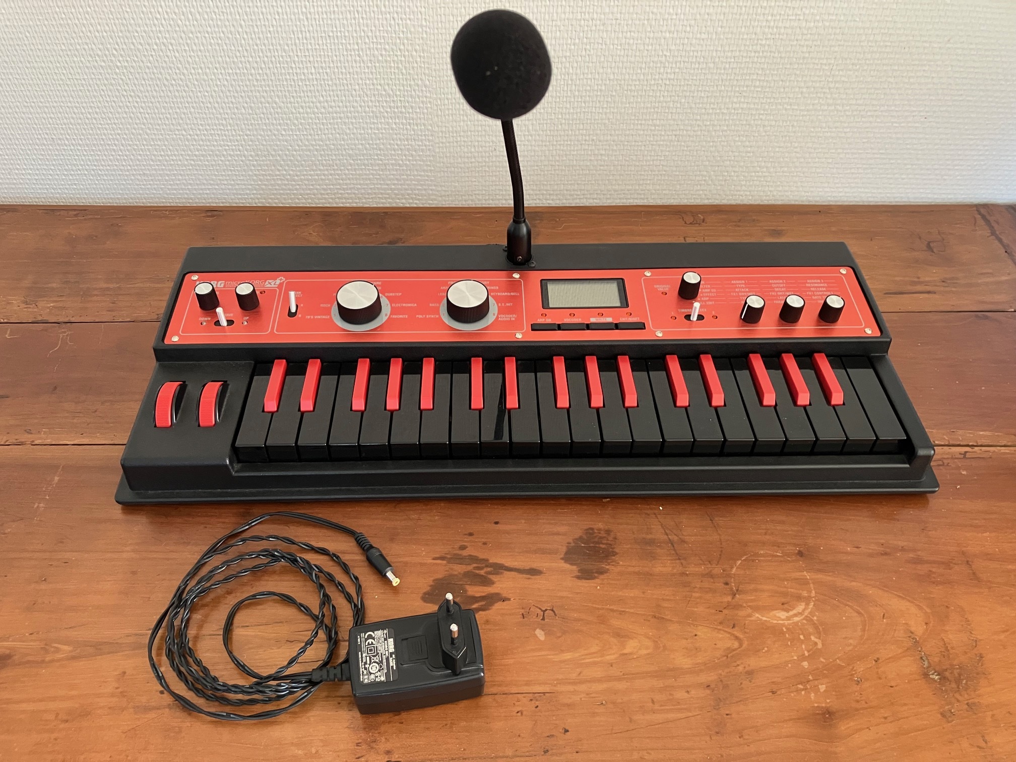 Vends Microkorg XL + BKRD Limited Black Red