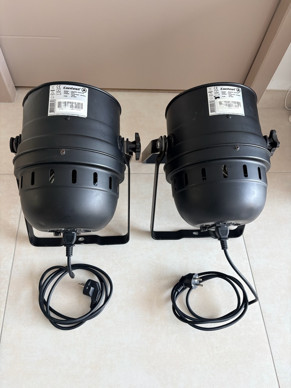 2 Par LED Contest et le model IRLED 64 18x5
