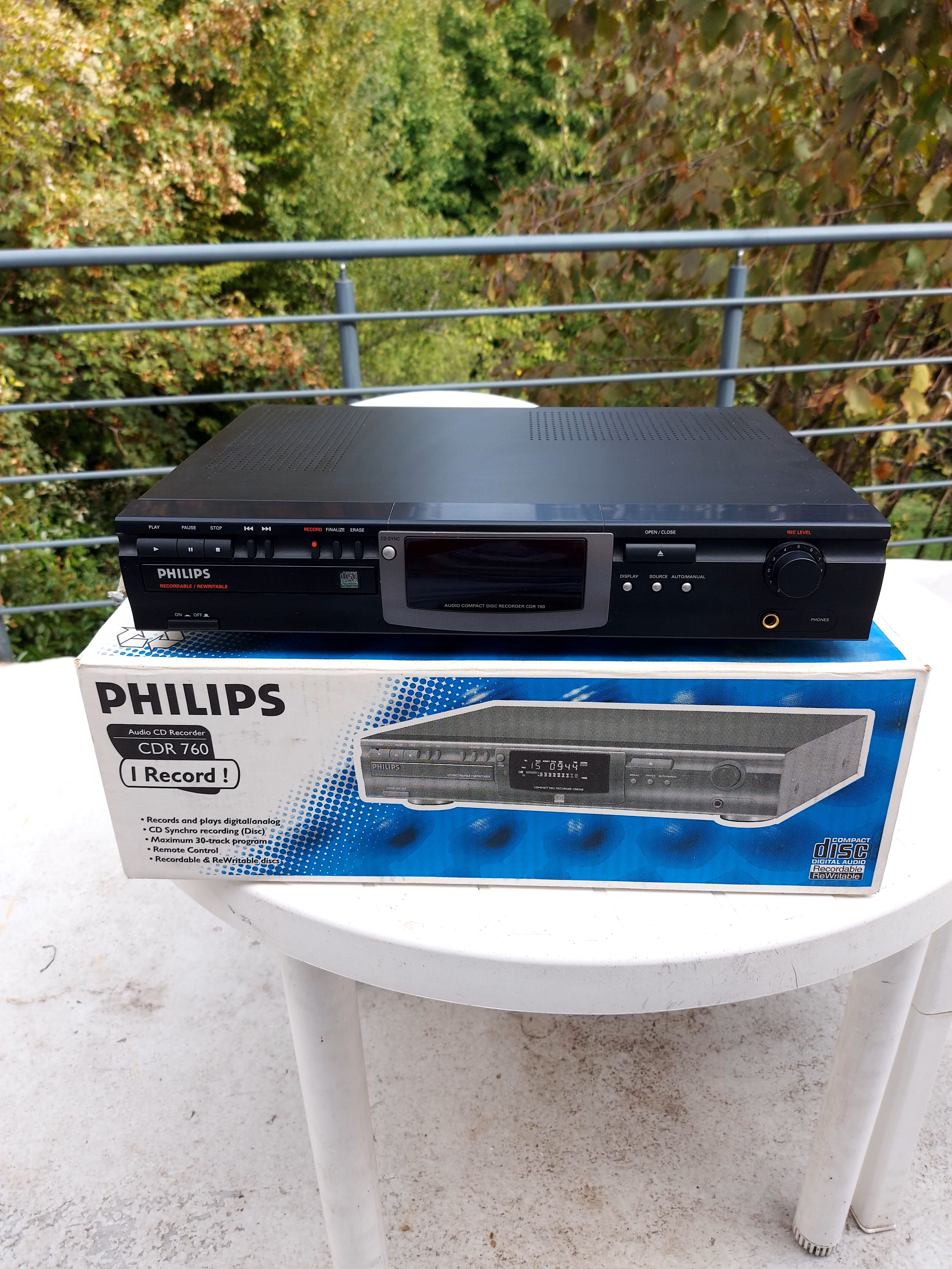 Graveur lecteur cd Philips CDR 760 quasi neuf ( câbles et boîte)