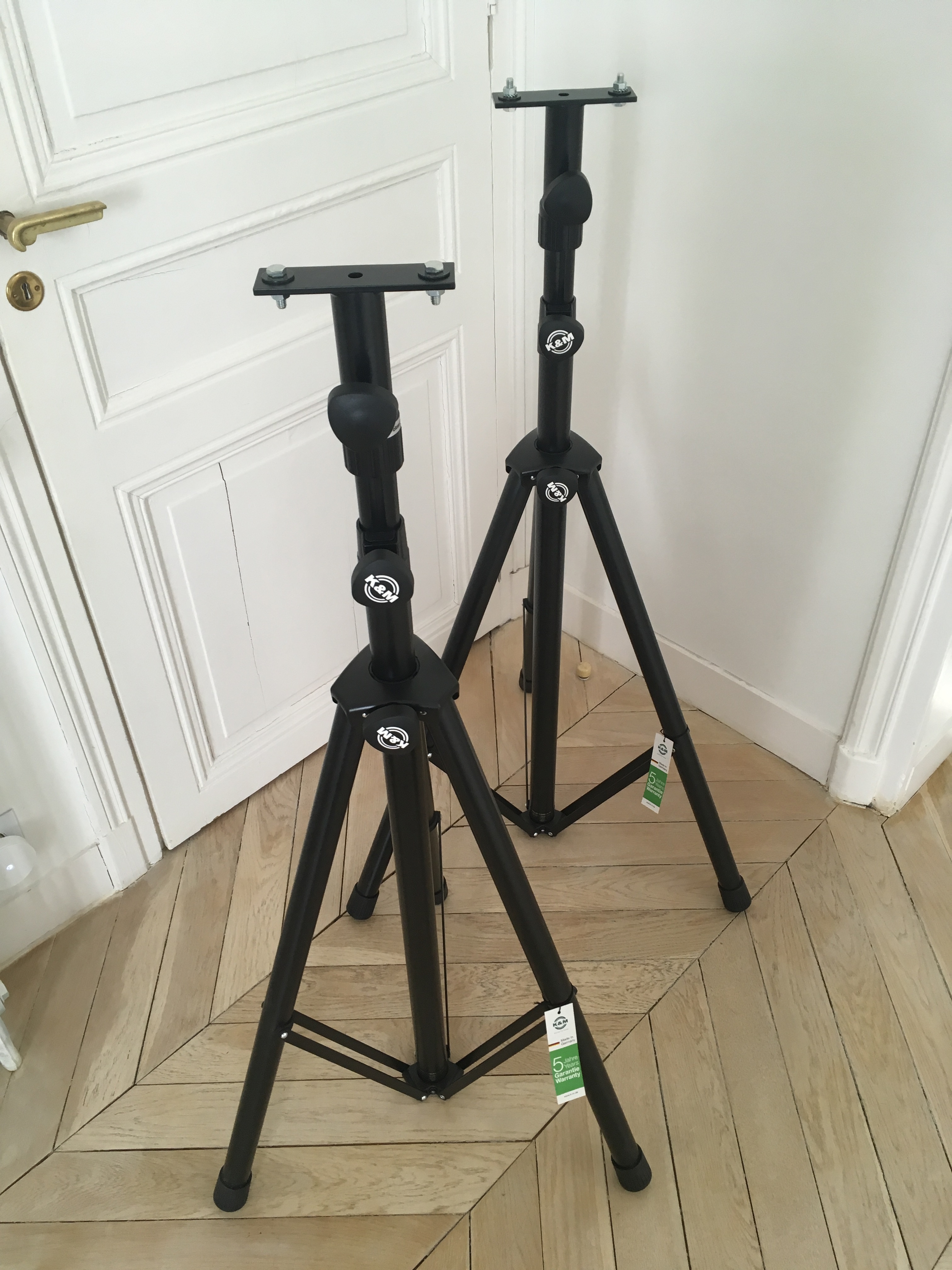 Je vends une paire de pieds d'enceinte K&M 21467