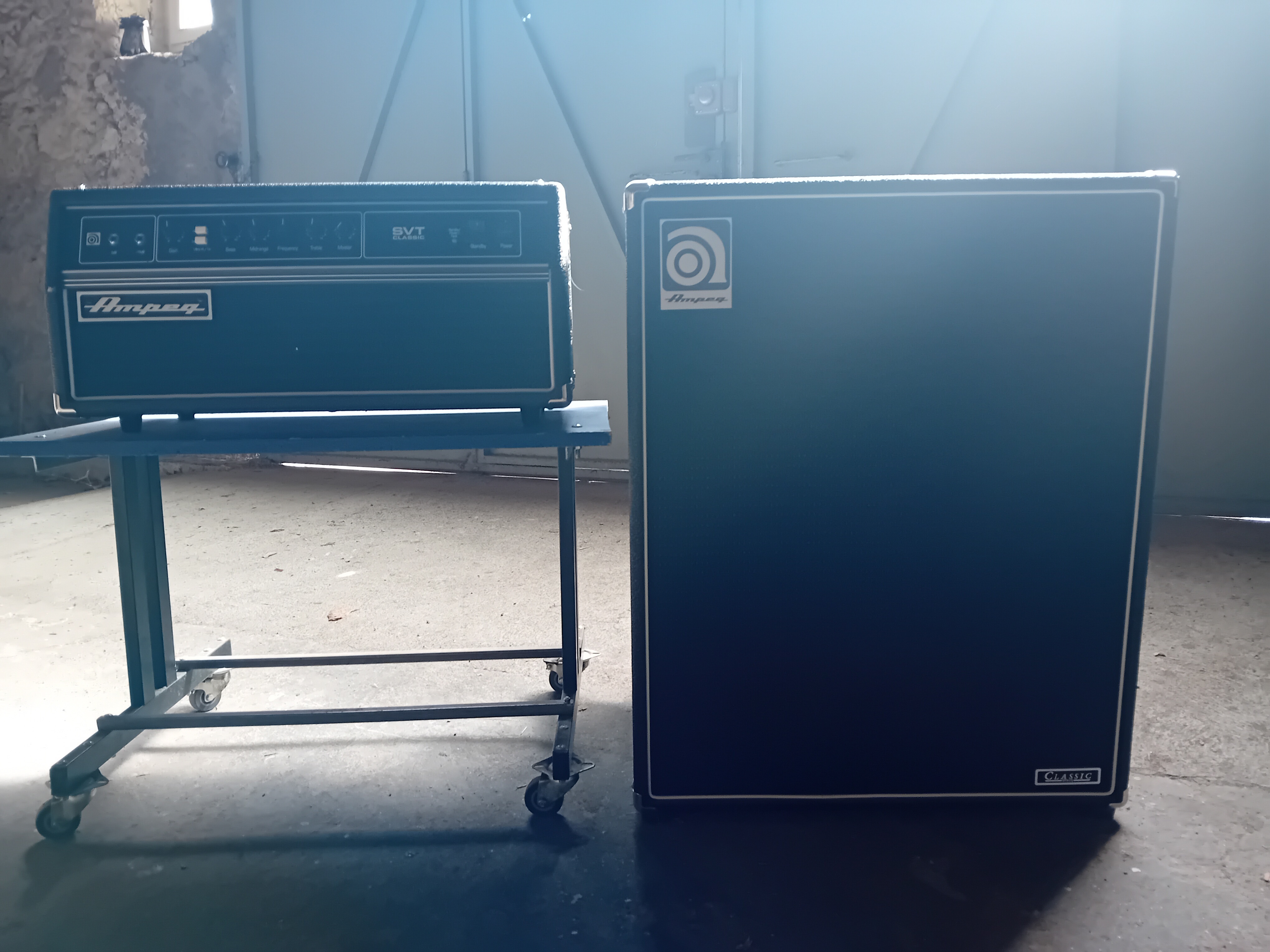 VENDS AMPLI  AMPEG BASSE CLASSIC