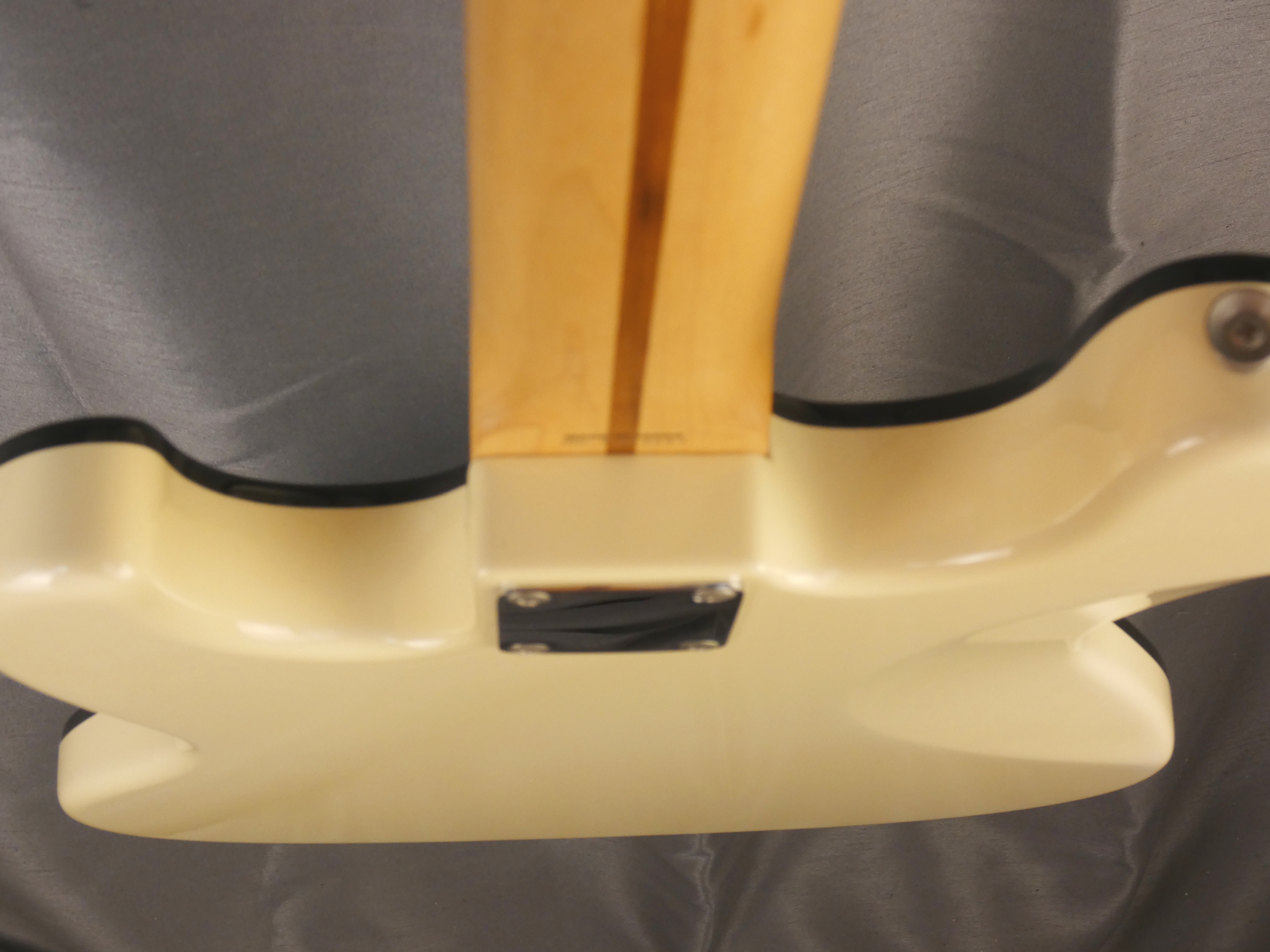 fender ajb vwhite aerodyne japon japan (10)