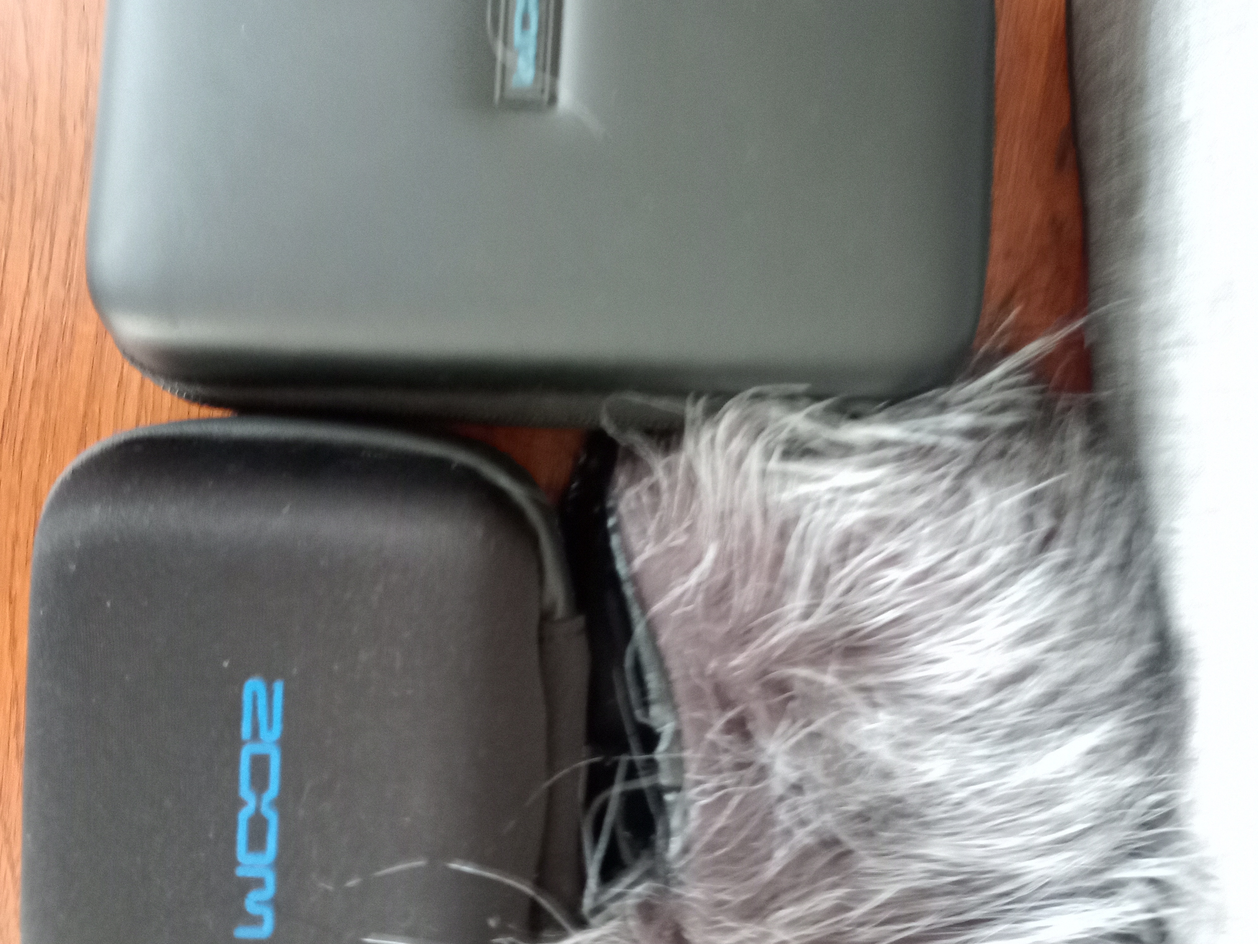 VENDS POCHETTE GRISE CONTENANT VIDEO RECORDER ET SOUND RECORDER PLUS SOUND LEVEL METER