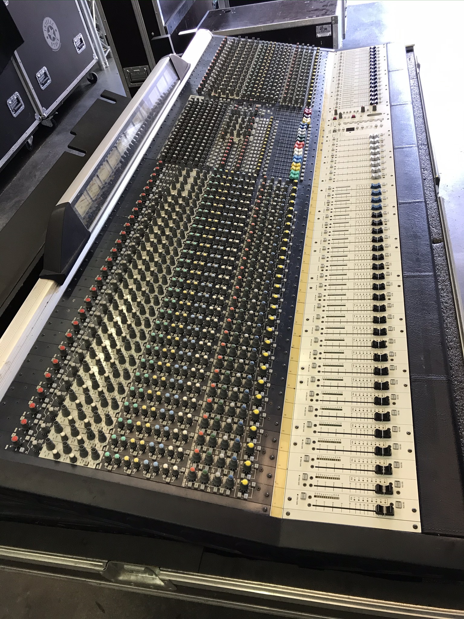 VENDS CONSOLE SOUNDCRAFT MH4 40+4