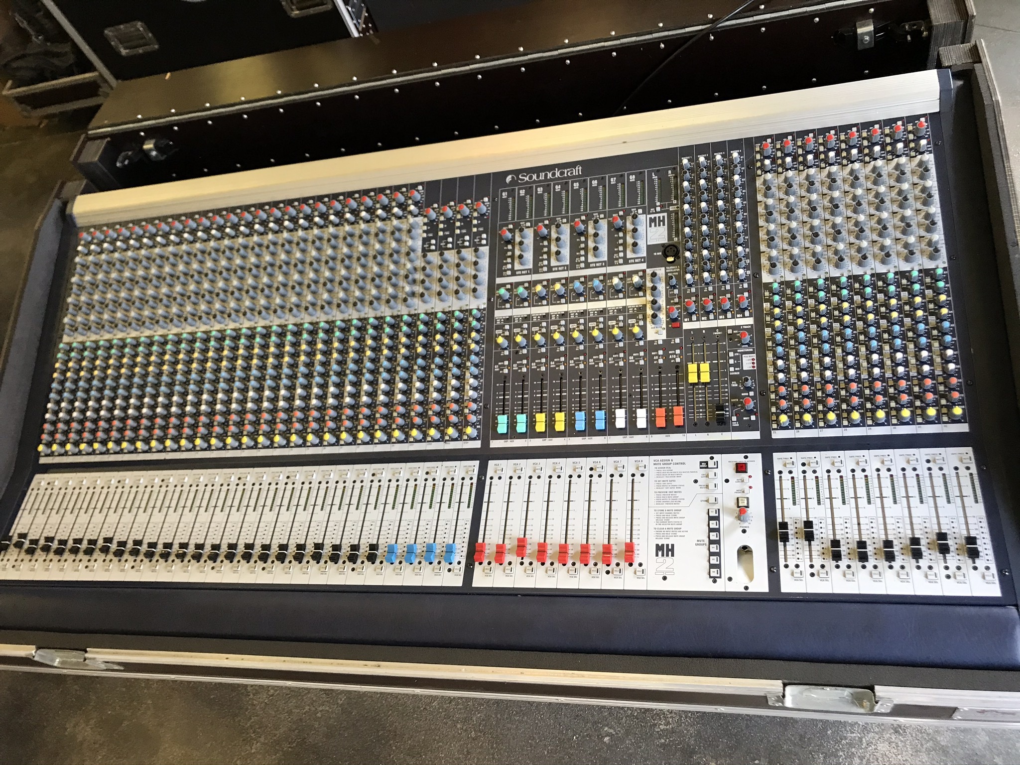 Vends console Soundcraft MH2 32+4