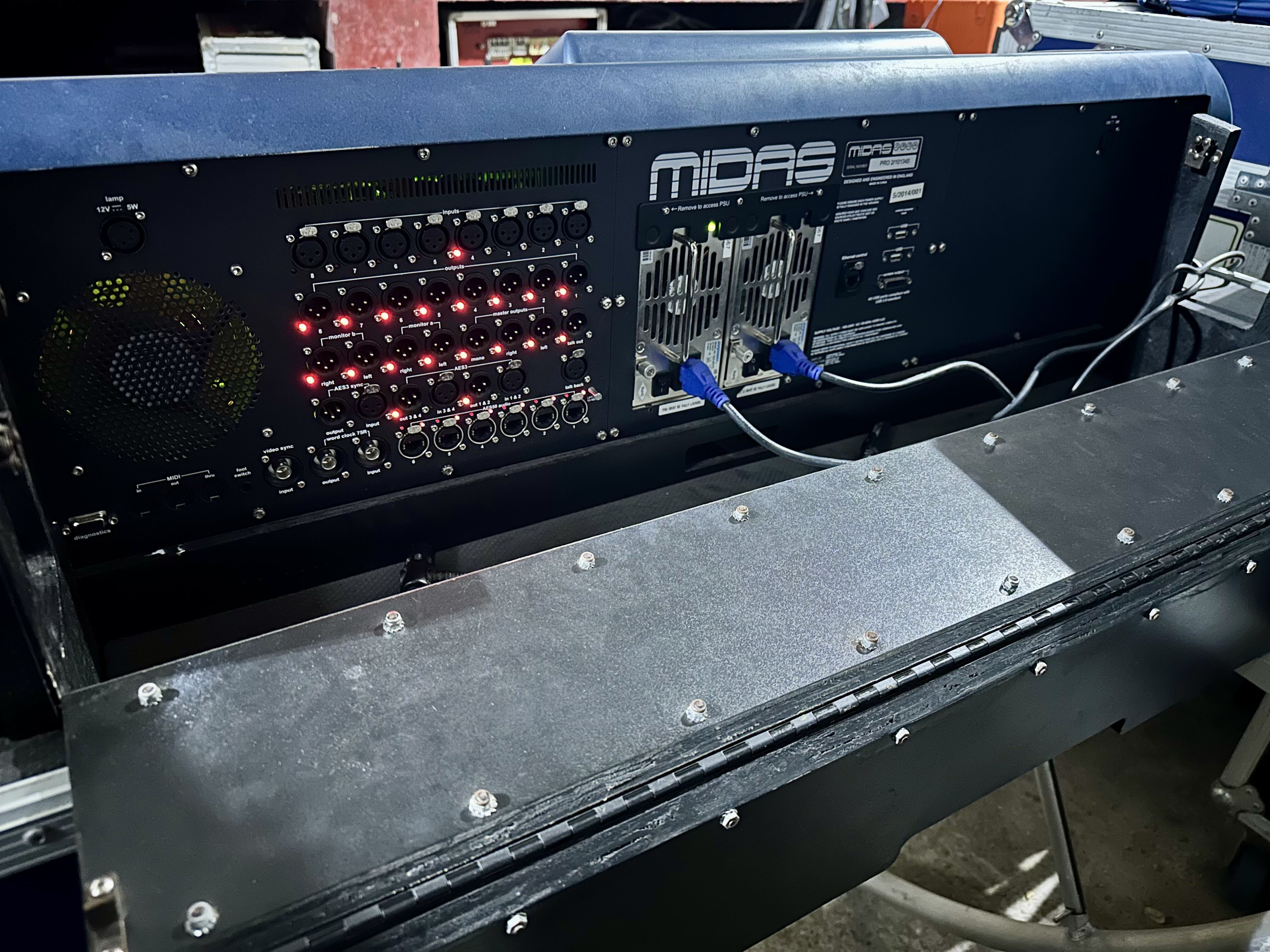 MIDAS PRO2 + RACK DE SCÈNE DL251