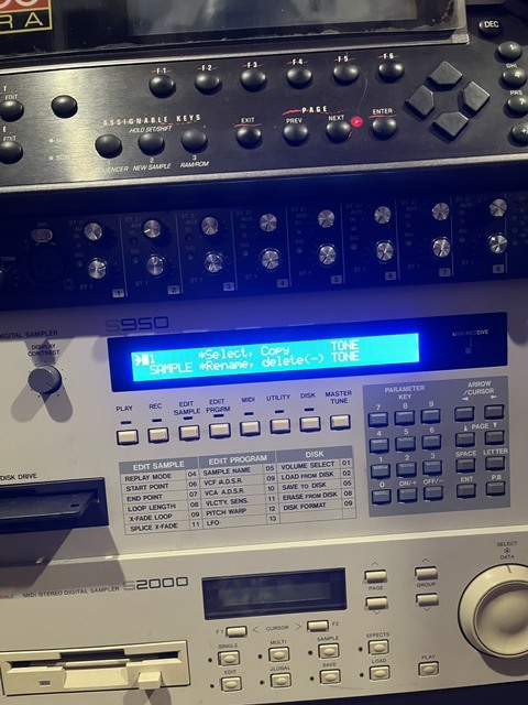 vends akai s950 écran bleu