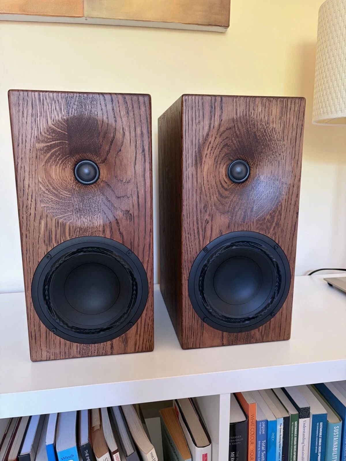 Buchardt E50 Speakers + Stands