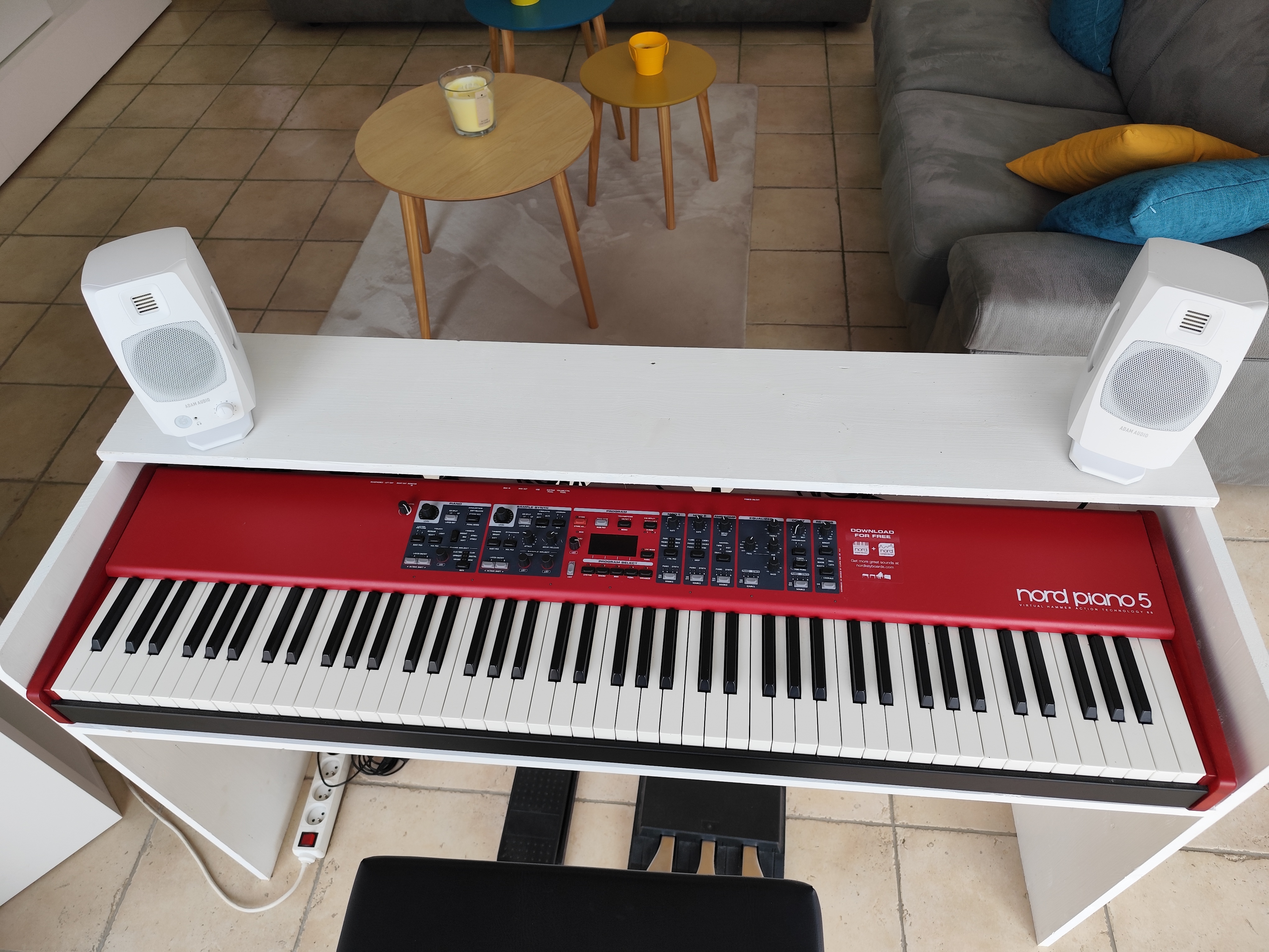 Vends NORD PIANO 5  88 touches avec meuble sur mesure (sans les enceintes)