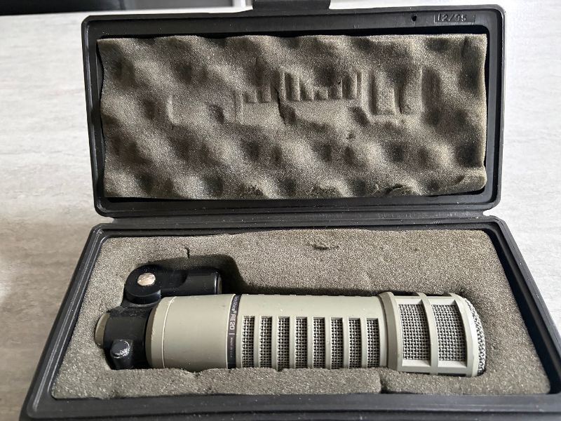 Micro RE20 electro-voice