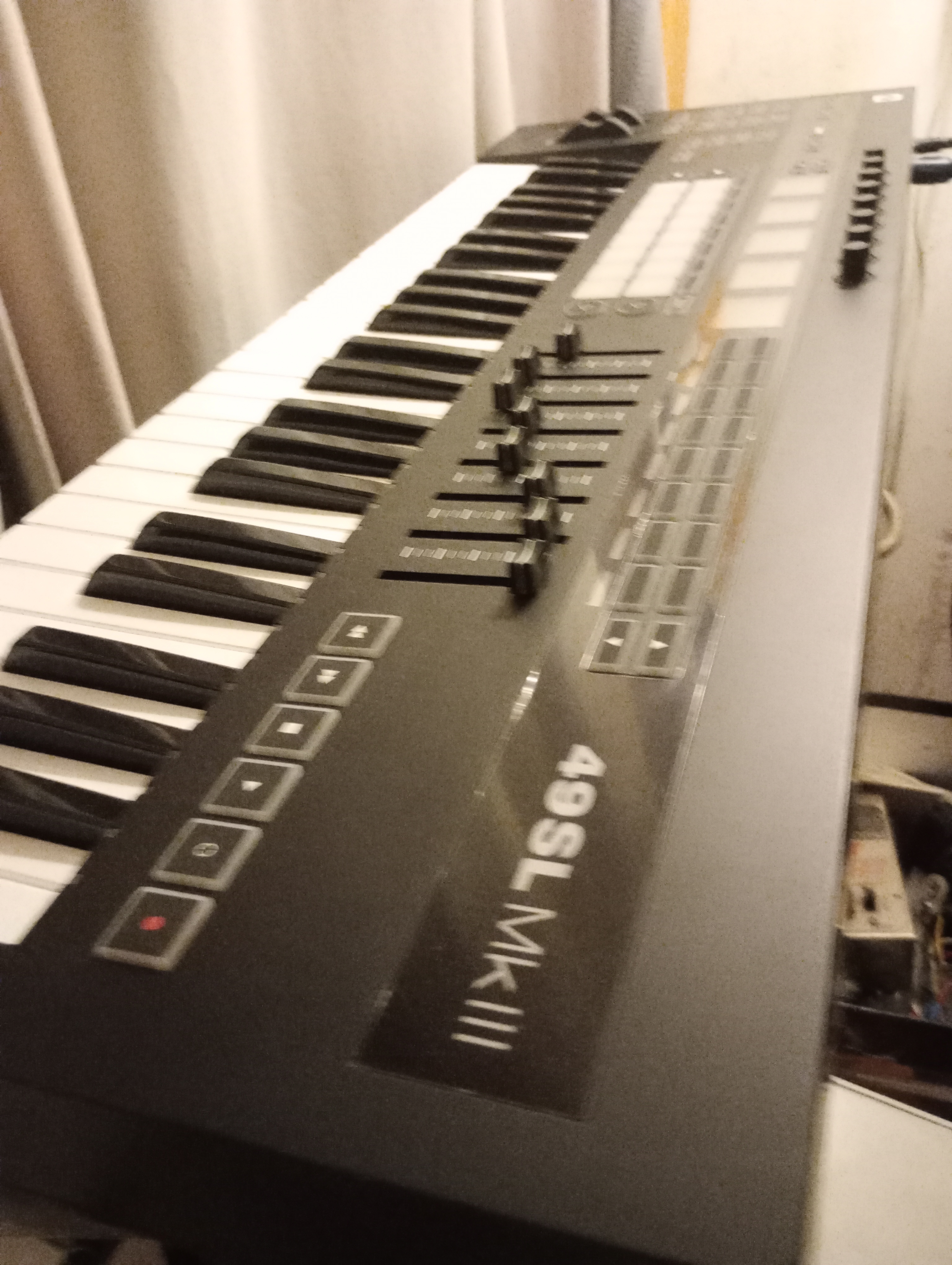 vends Novation SL mk3
