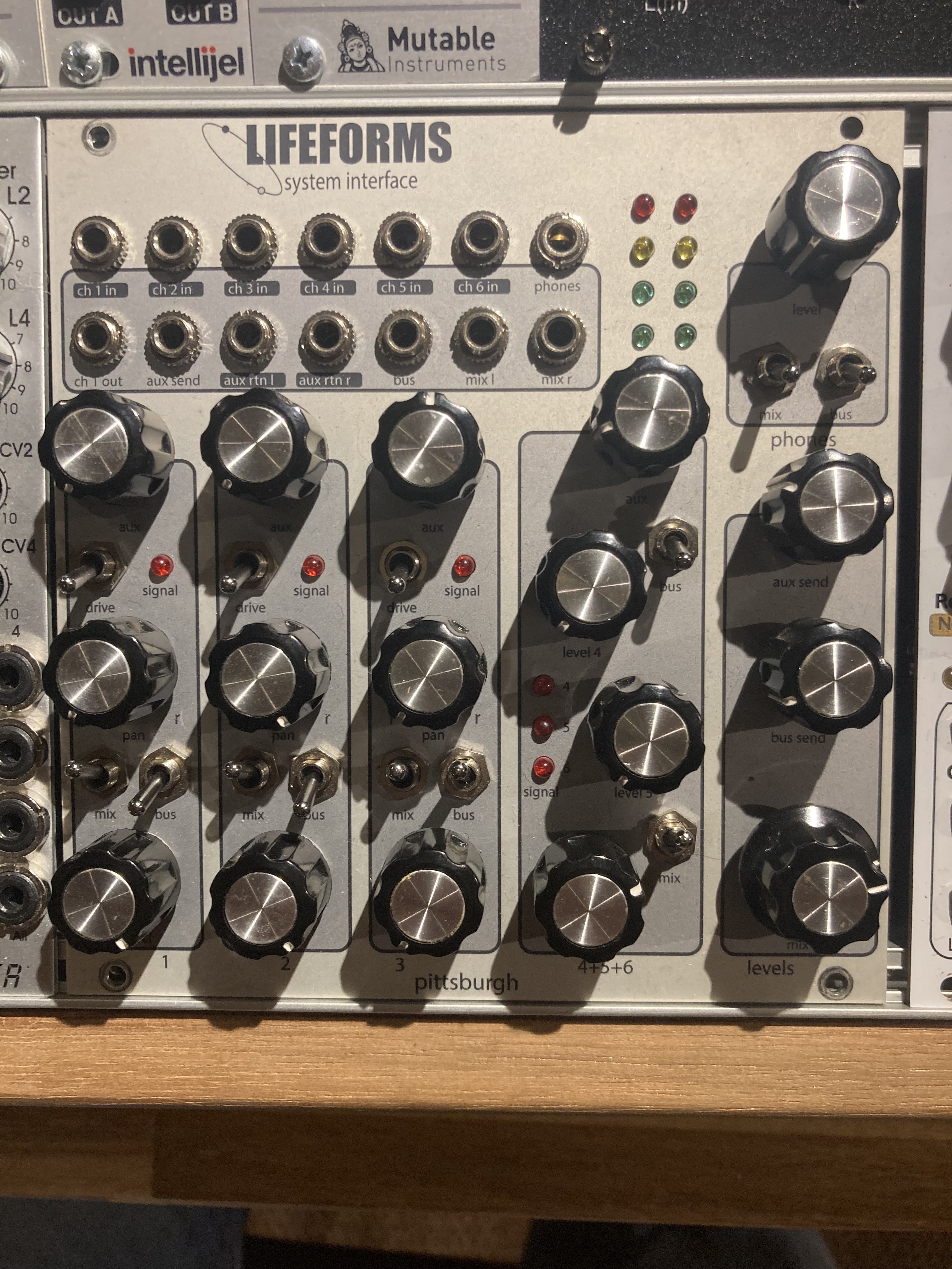 Vends Pittsburgh Modular Lifeforms System Interface