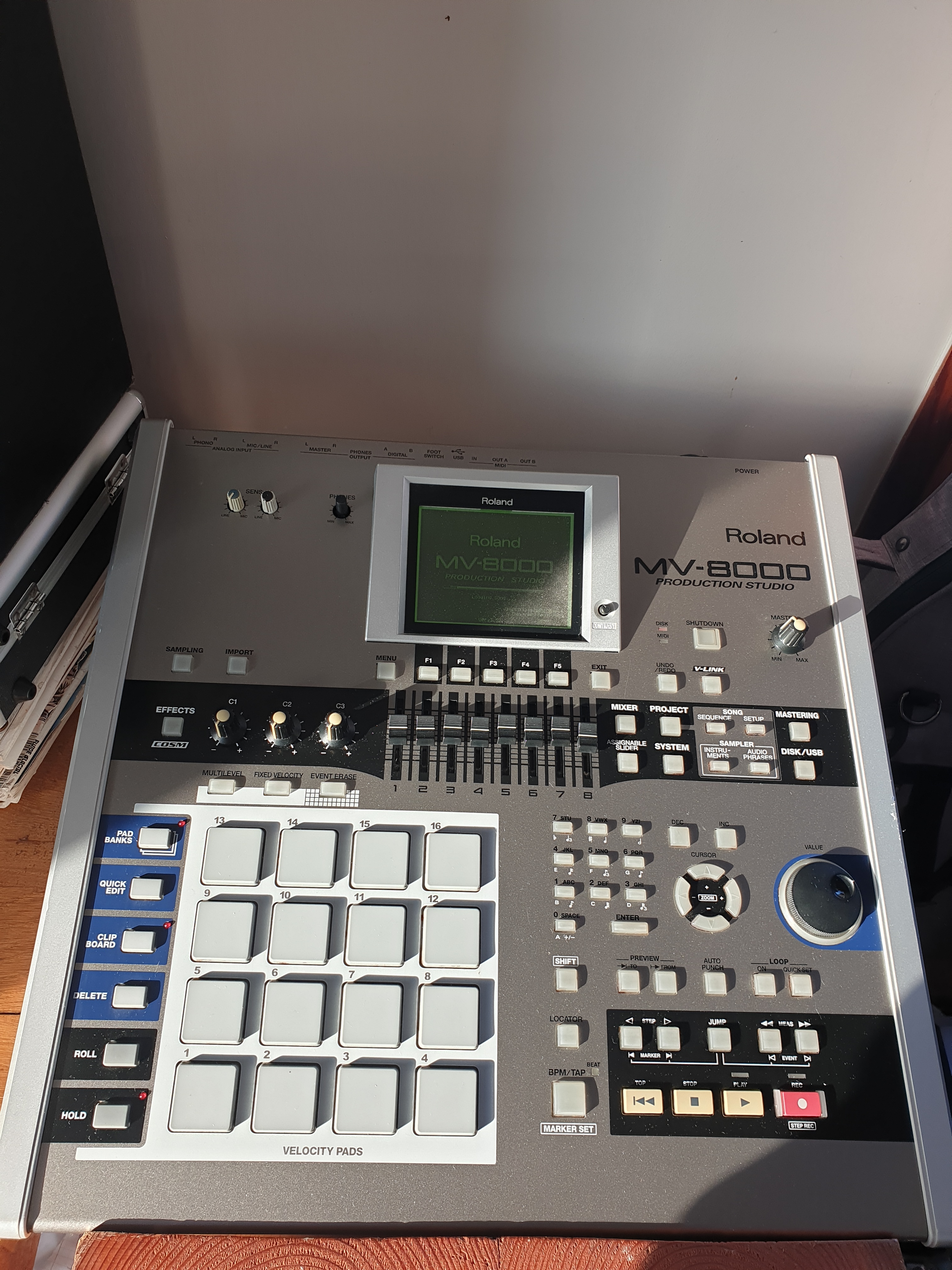 Vends Roland MV 8000, alternative Akai MPC, studio production, boîte à rythme, synth