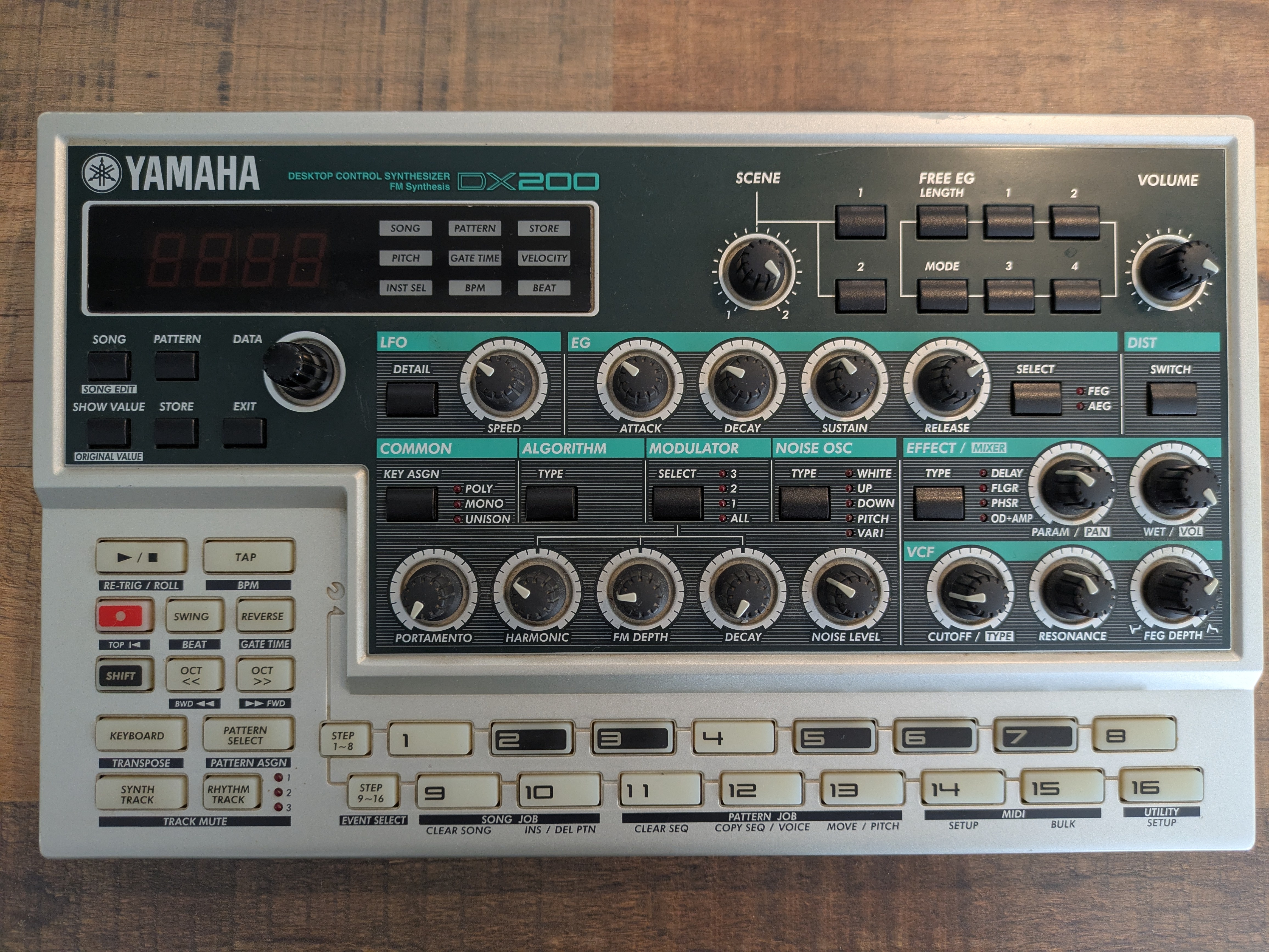 Yamaha DX200 - FM synth/groovebox