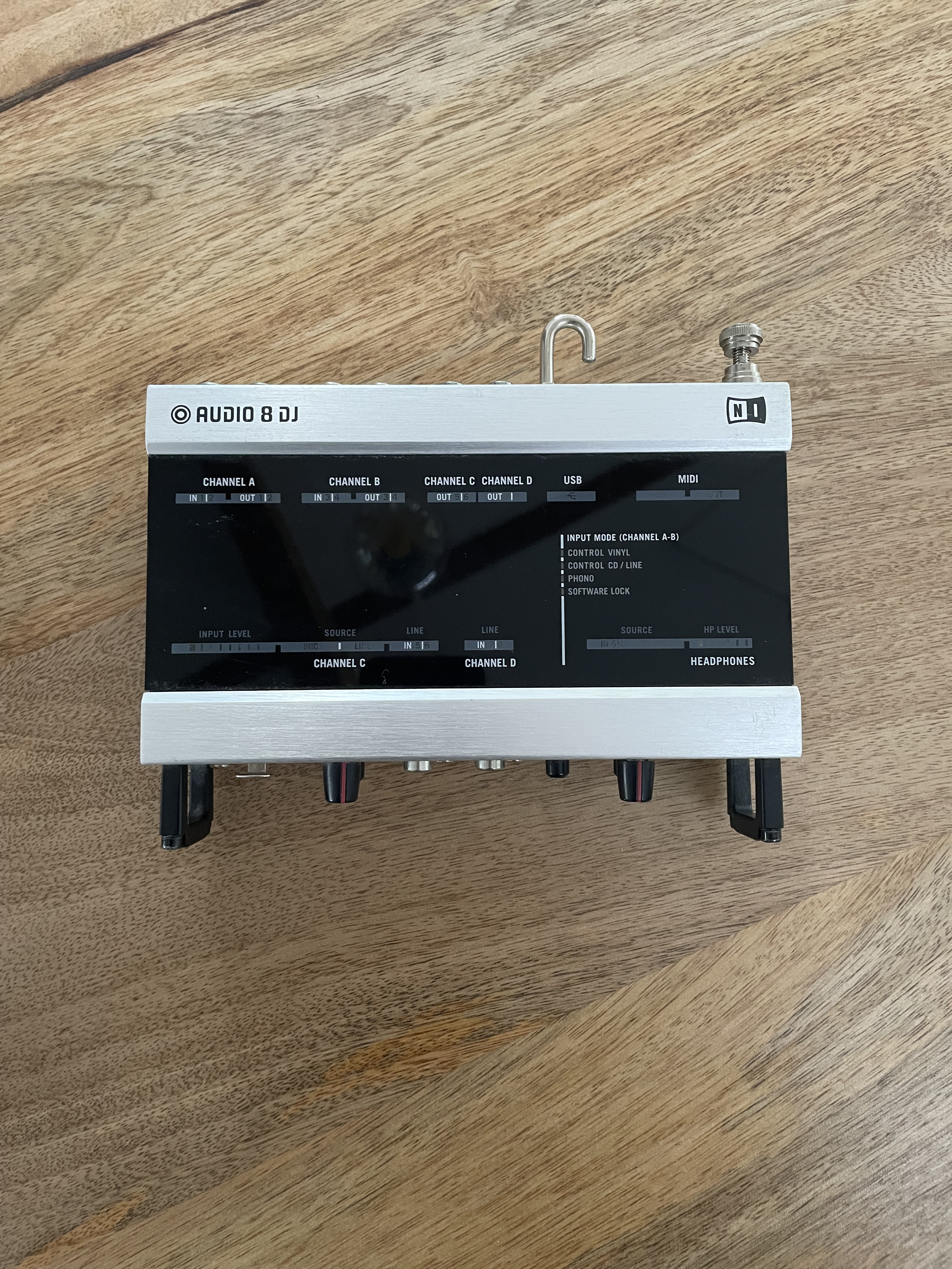 3.3. Traktor Scratch Pro - Native Instruments