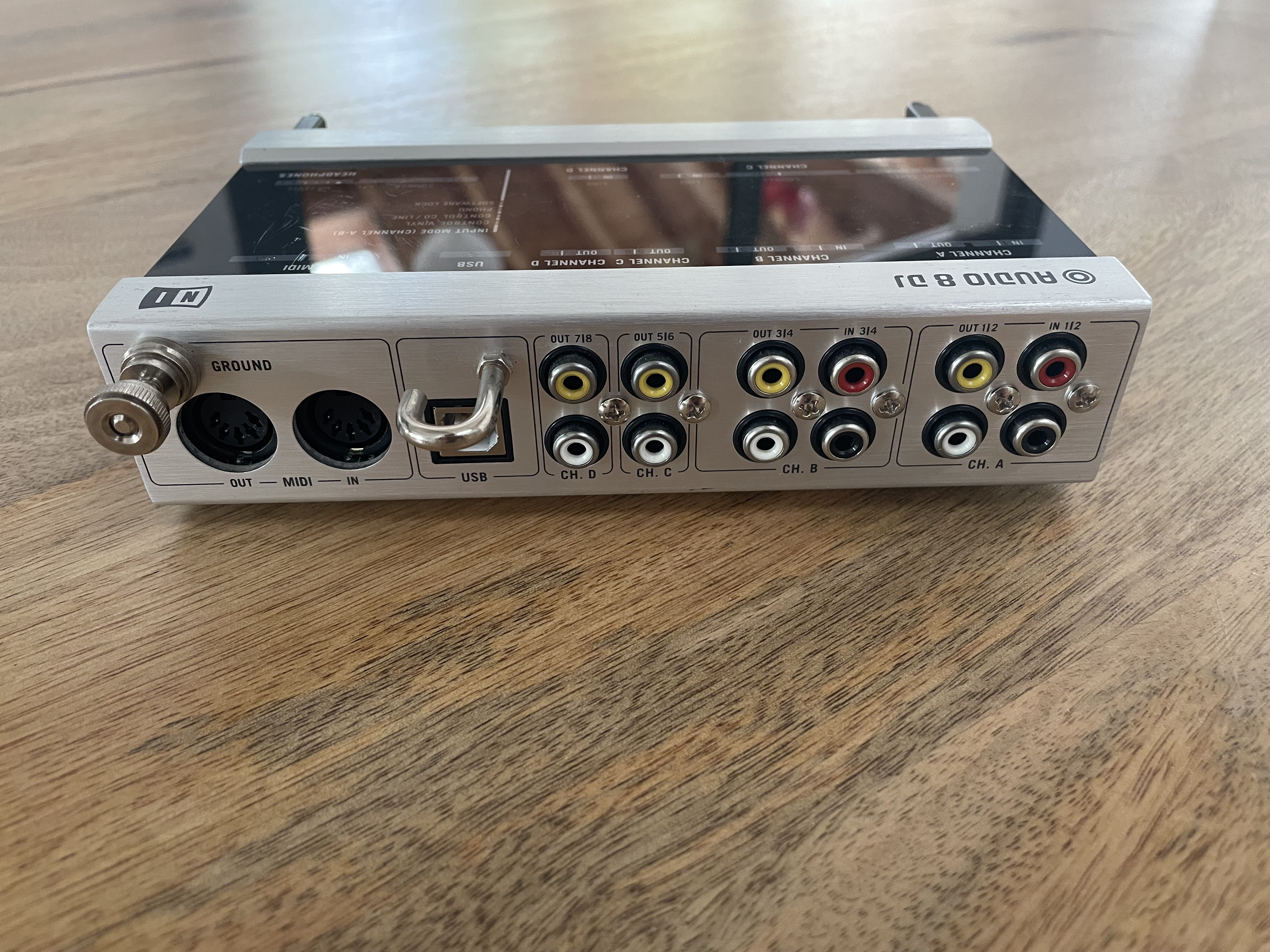 3.5. Traktor Scratch Pro - Native Instruments