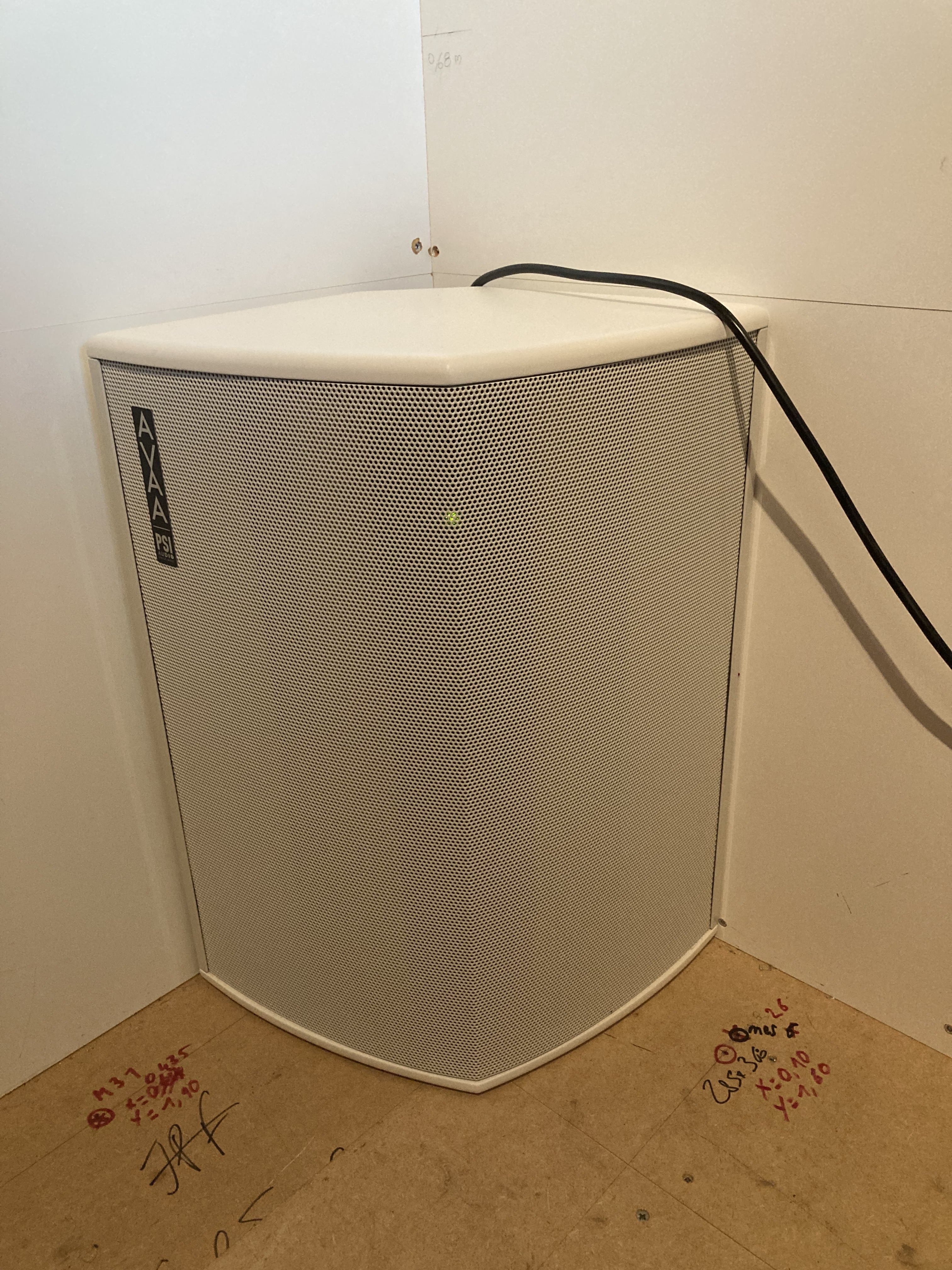 Vends absorbeur de basses actif AVAA C20 arctic White