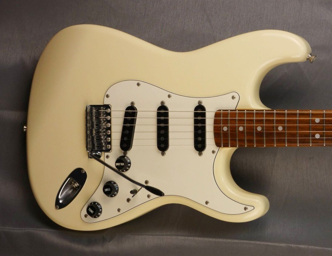 FENDER Stratocaster ST72-US white ritchie blackmore japon japan (17)