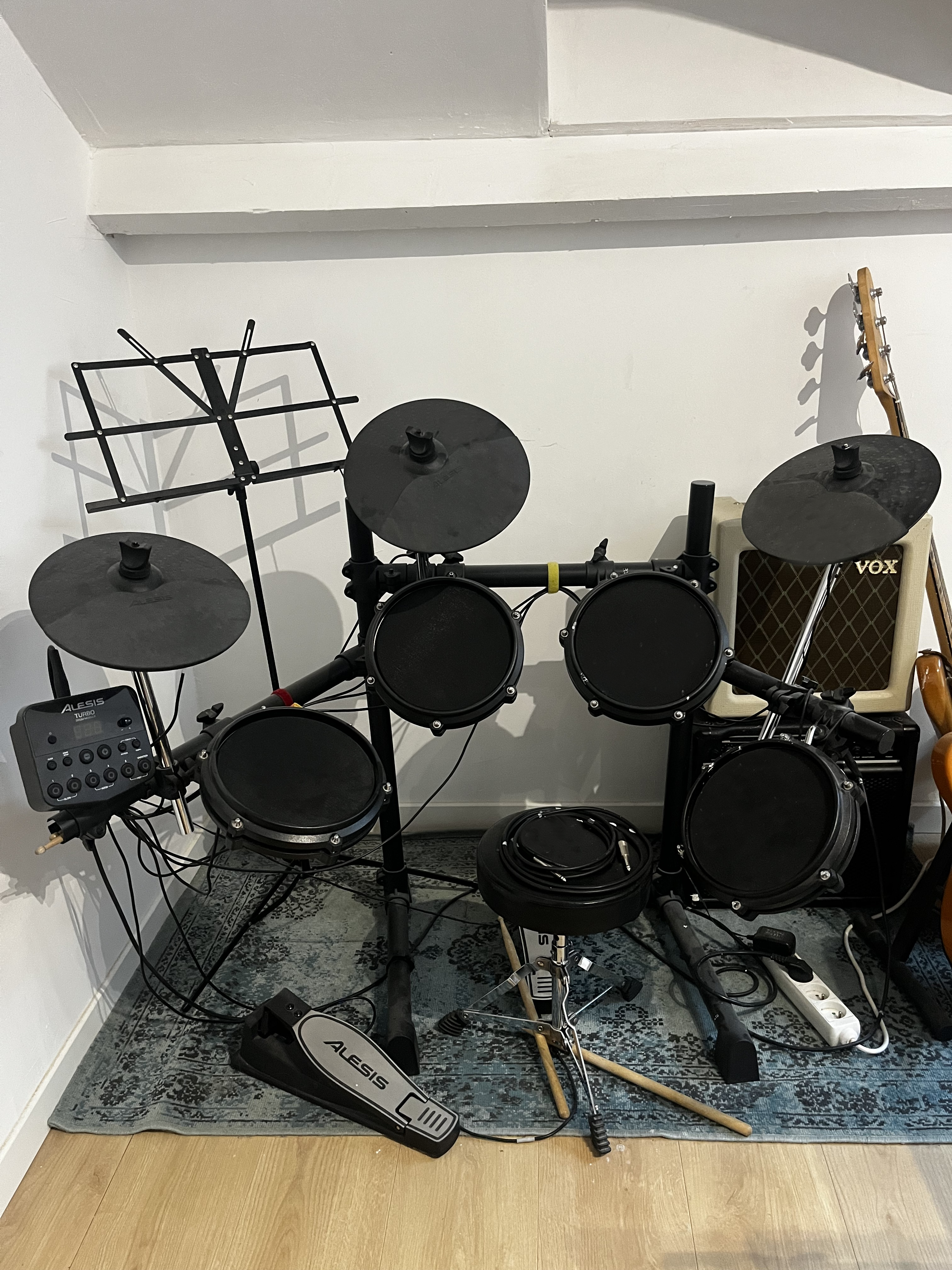 Vends Batterie electronique Alesis Turbo Mesh Kit