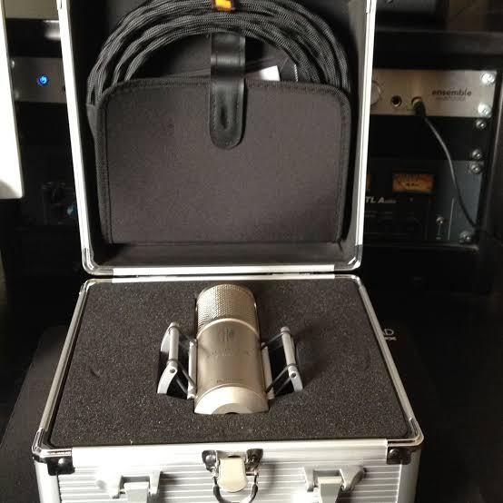 Brauner Phantom neuf ainsi que de nombreux appareils studio ( Liste sur demande )
