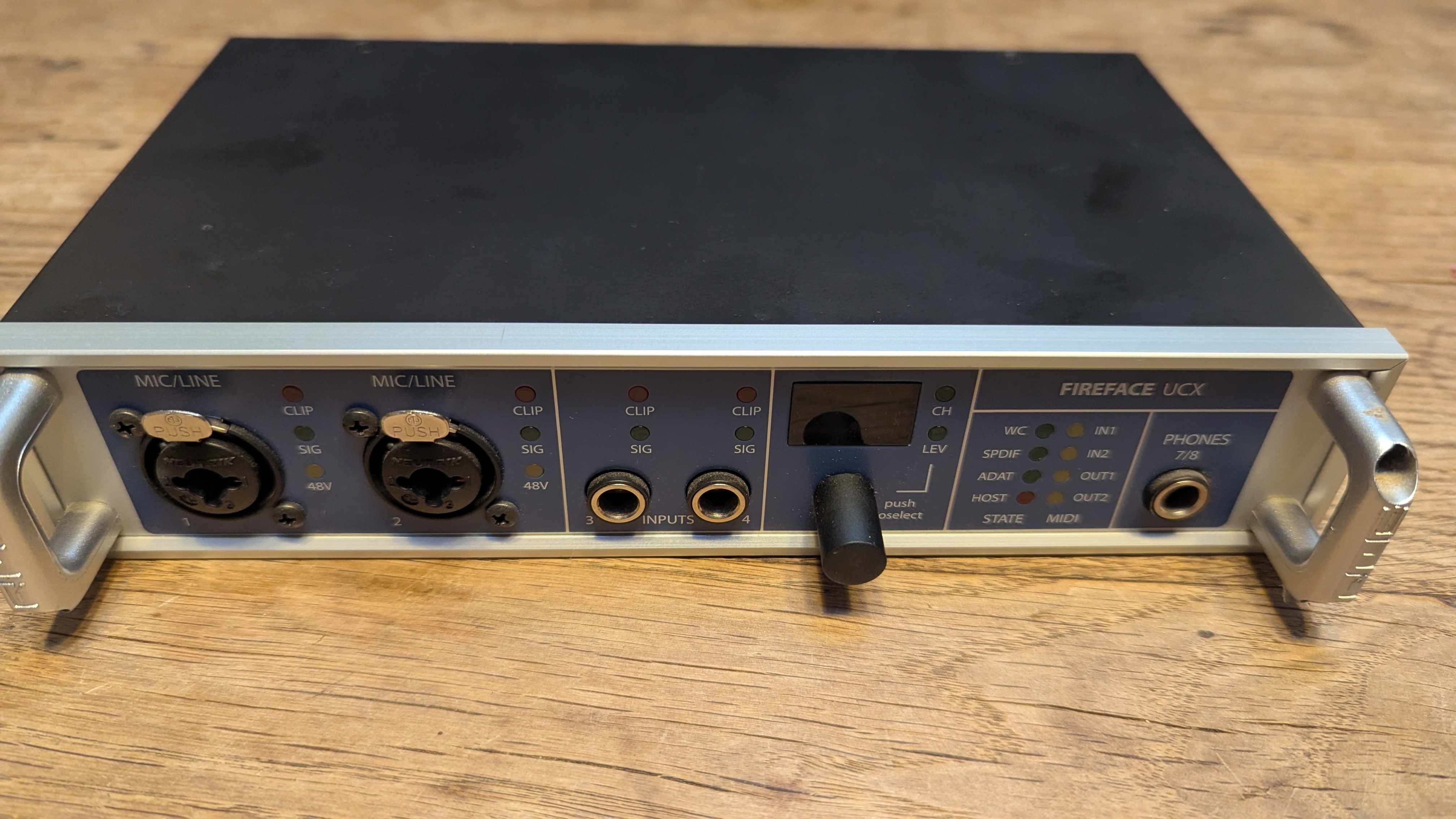 fireface ucx + équerre pour rack