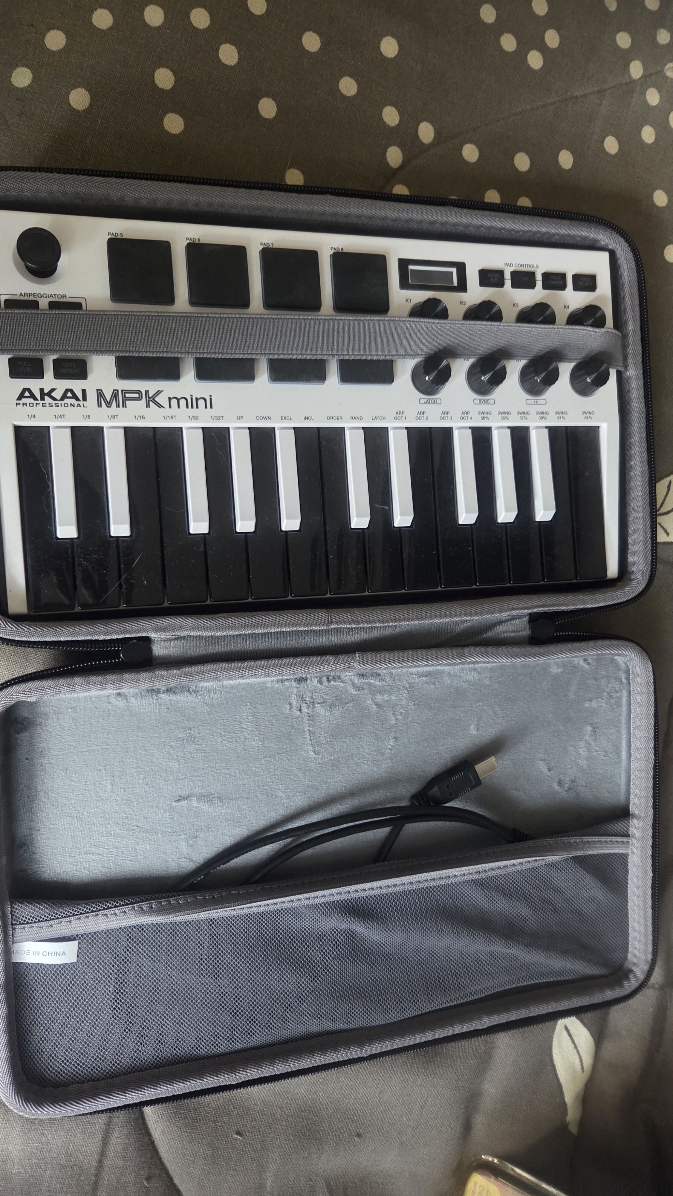 Clavier akai mpk MK3  avec housse