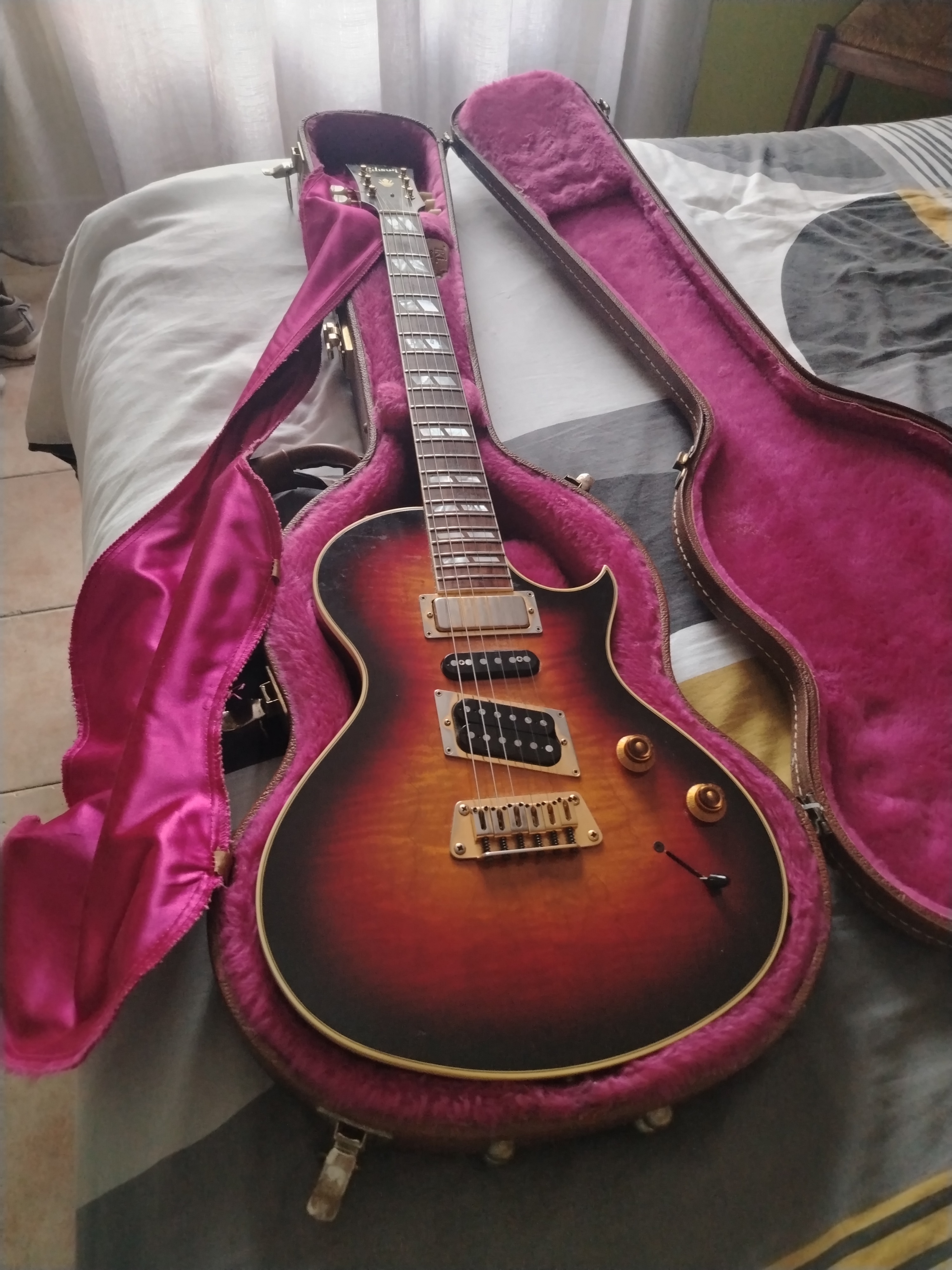 Gibson Nighthawk Standard 3 (ST-3) USA – 1994 – Avec papiers d’origine