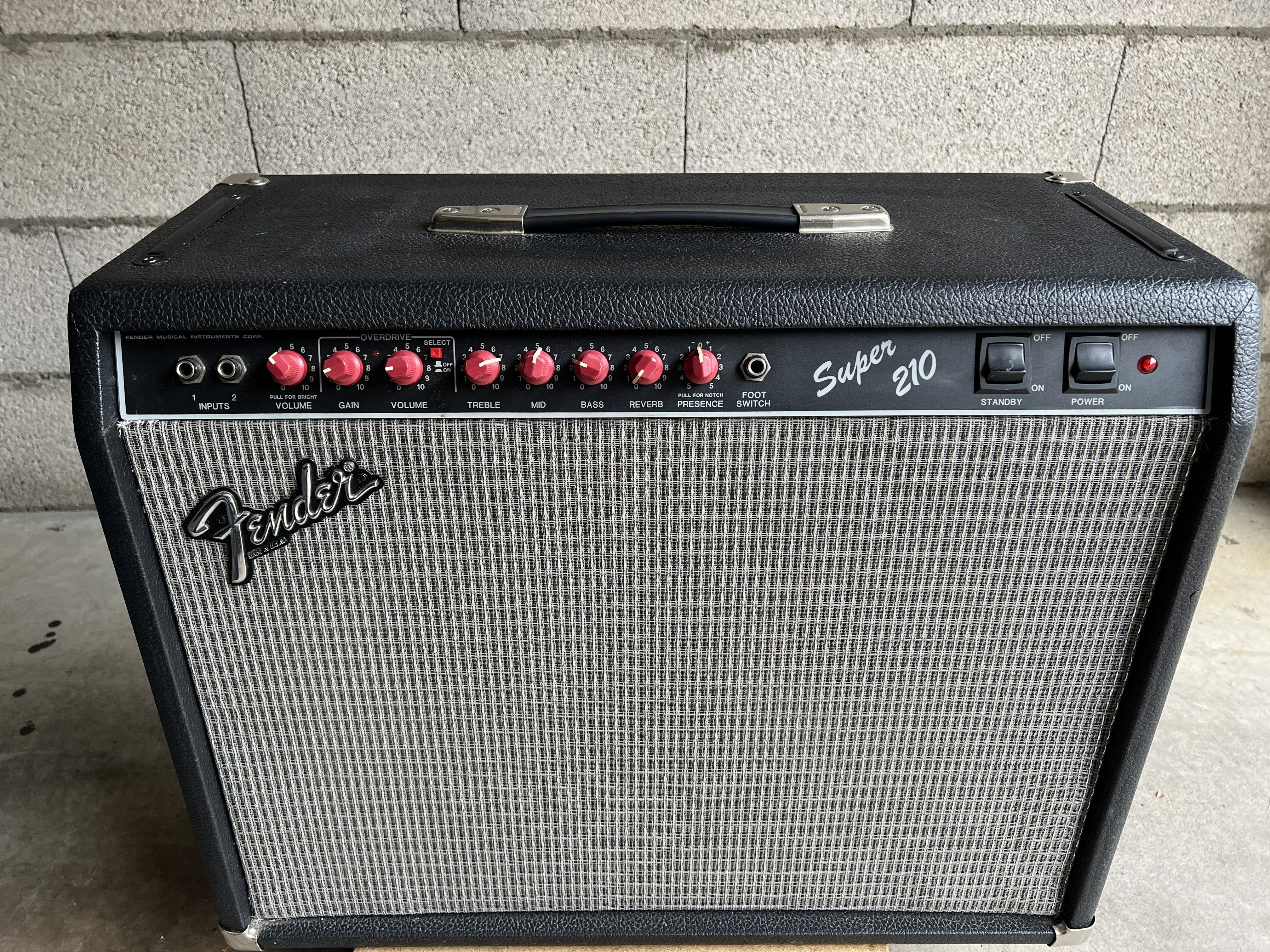 Fender Super 210