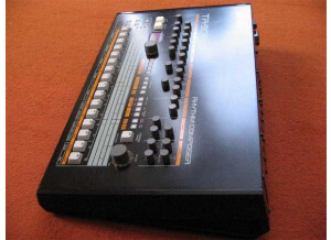 Roland TR-909 (75904)