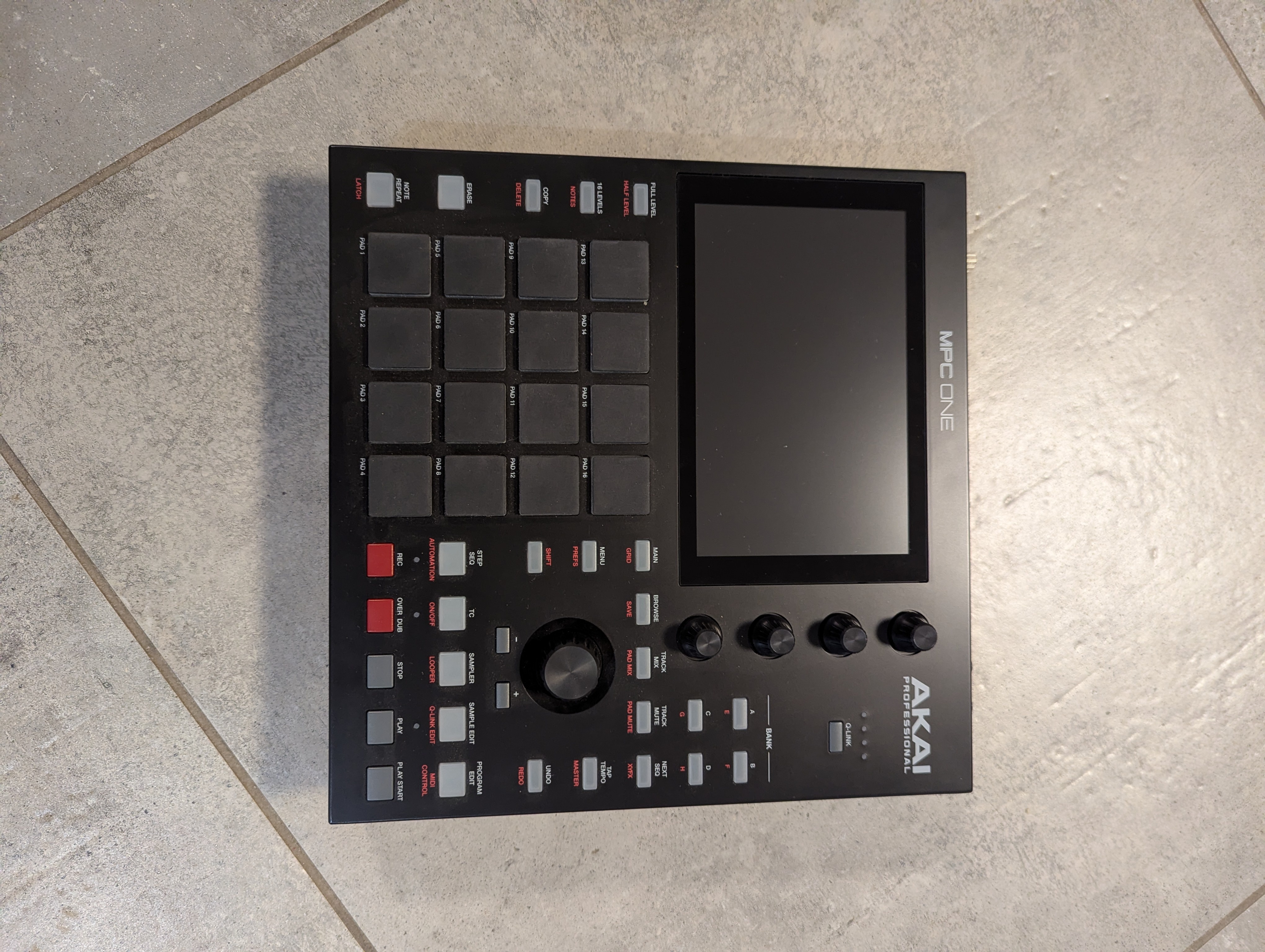 Vends akai mpc one