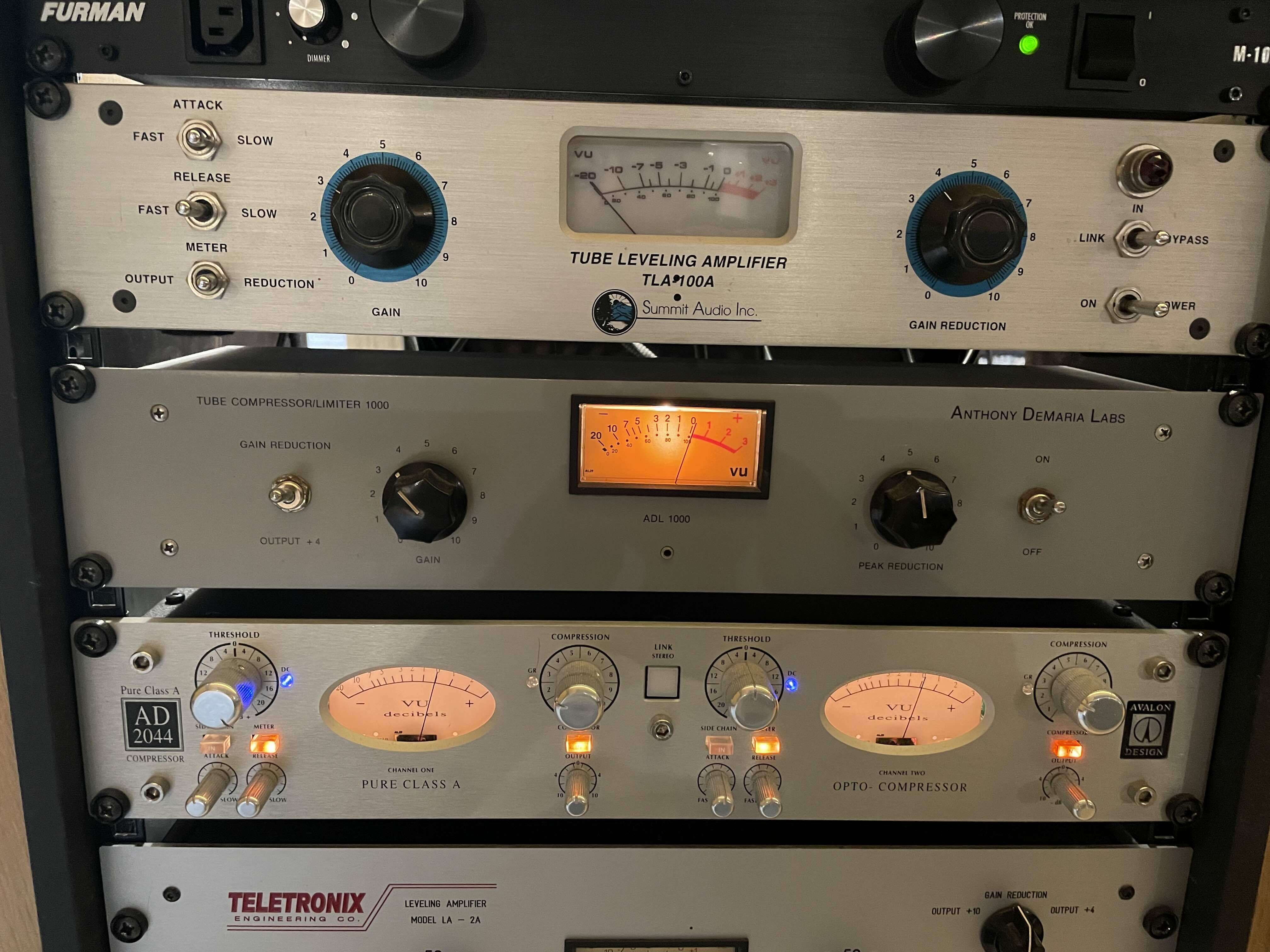 Vend compresseur mono Adl 1000 ainsi que de nombreux appareils studio ( Liste sur demande )
