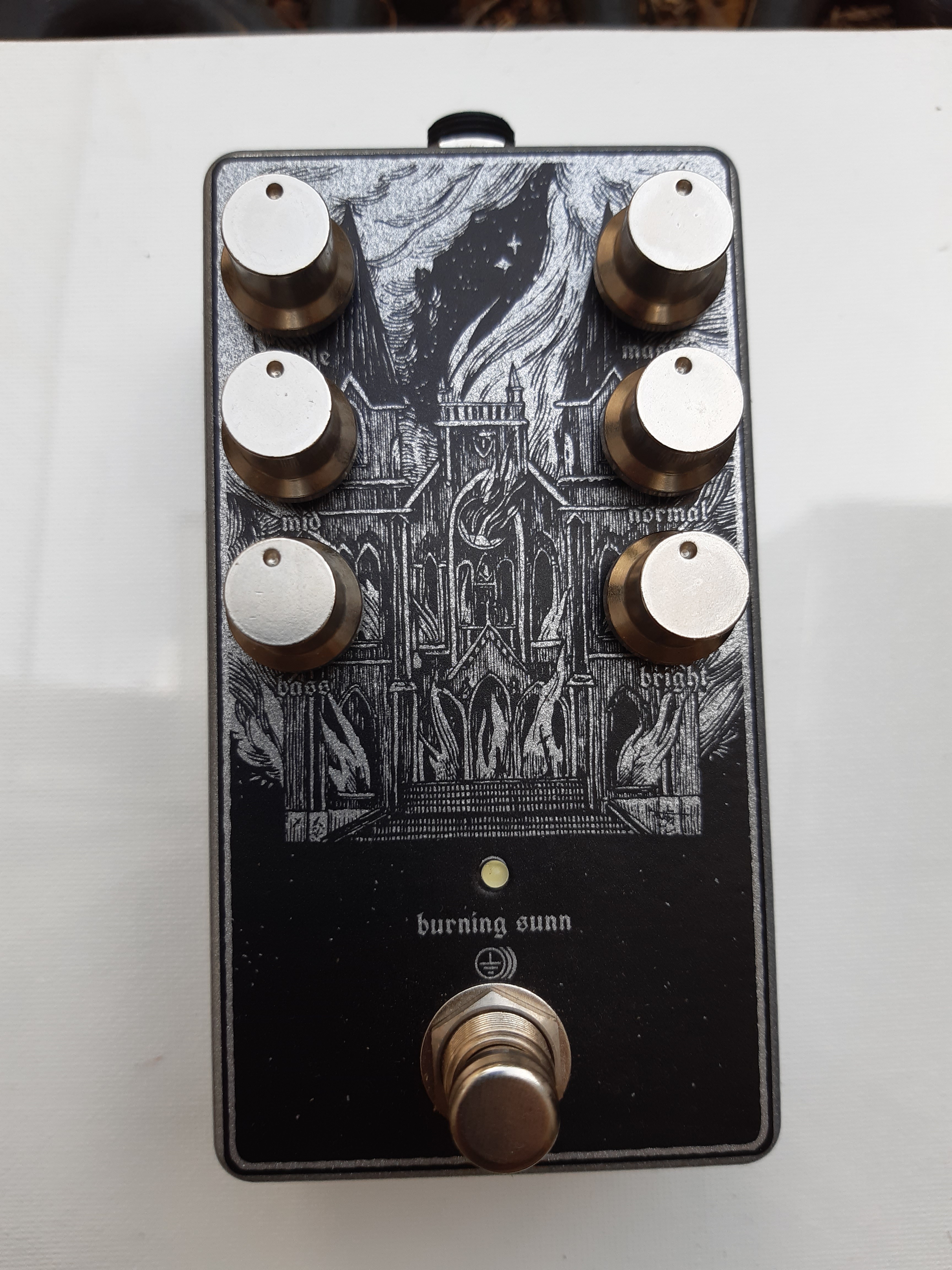 vends Ground FX Burning Sunn Small  Sunn modèle T