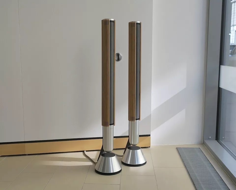 Bang & Olufsen BeoLab 28 
