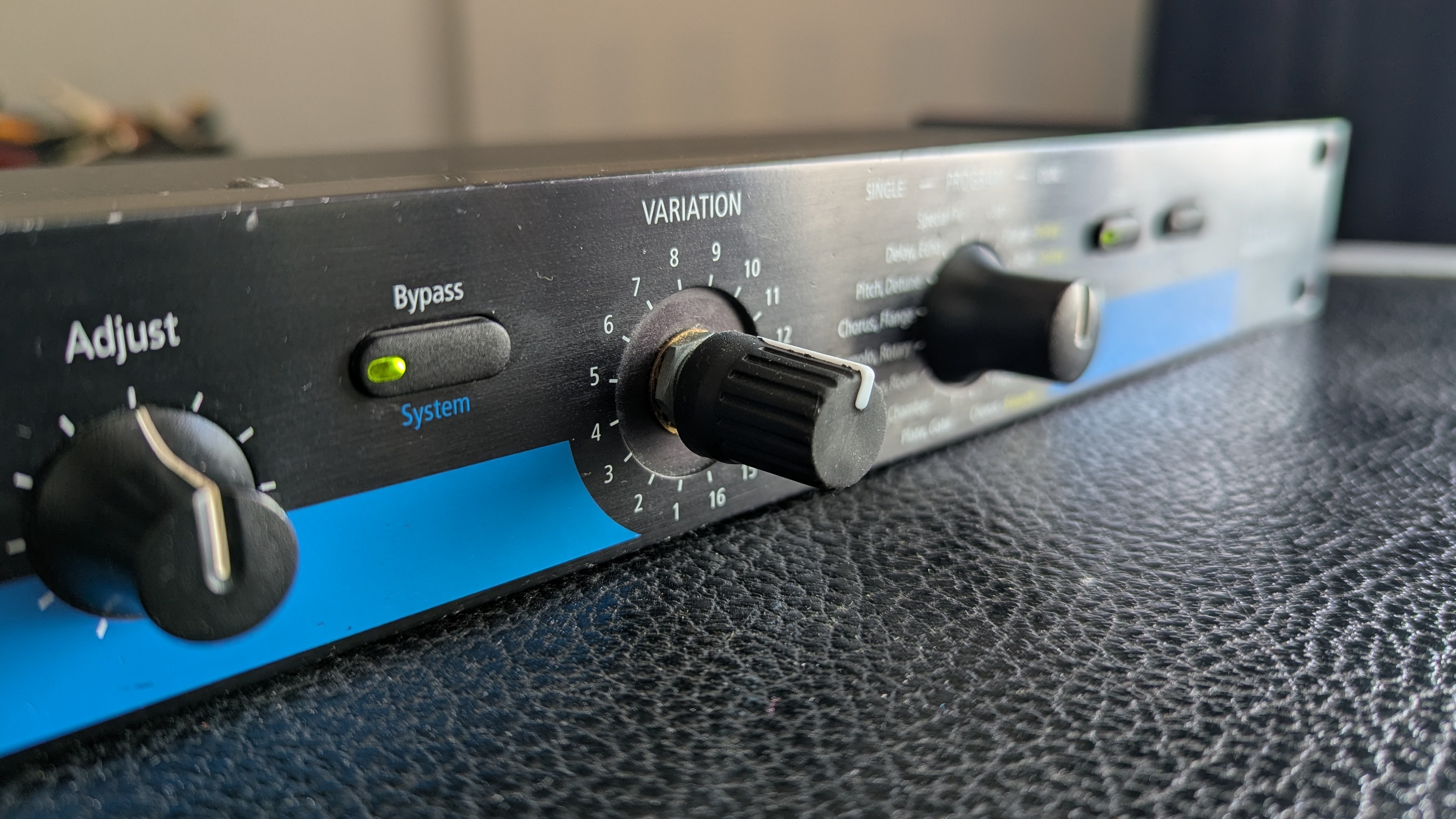 Processeur multi-effets Lexicon MPX 100. Manuel, Alimentation & Footswitch d'origine !