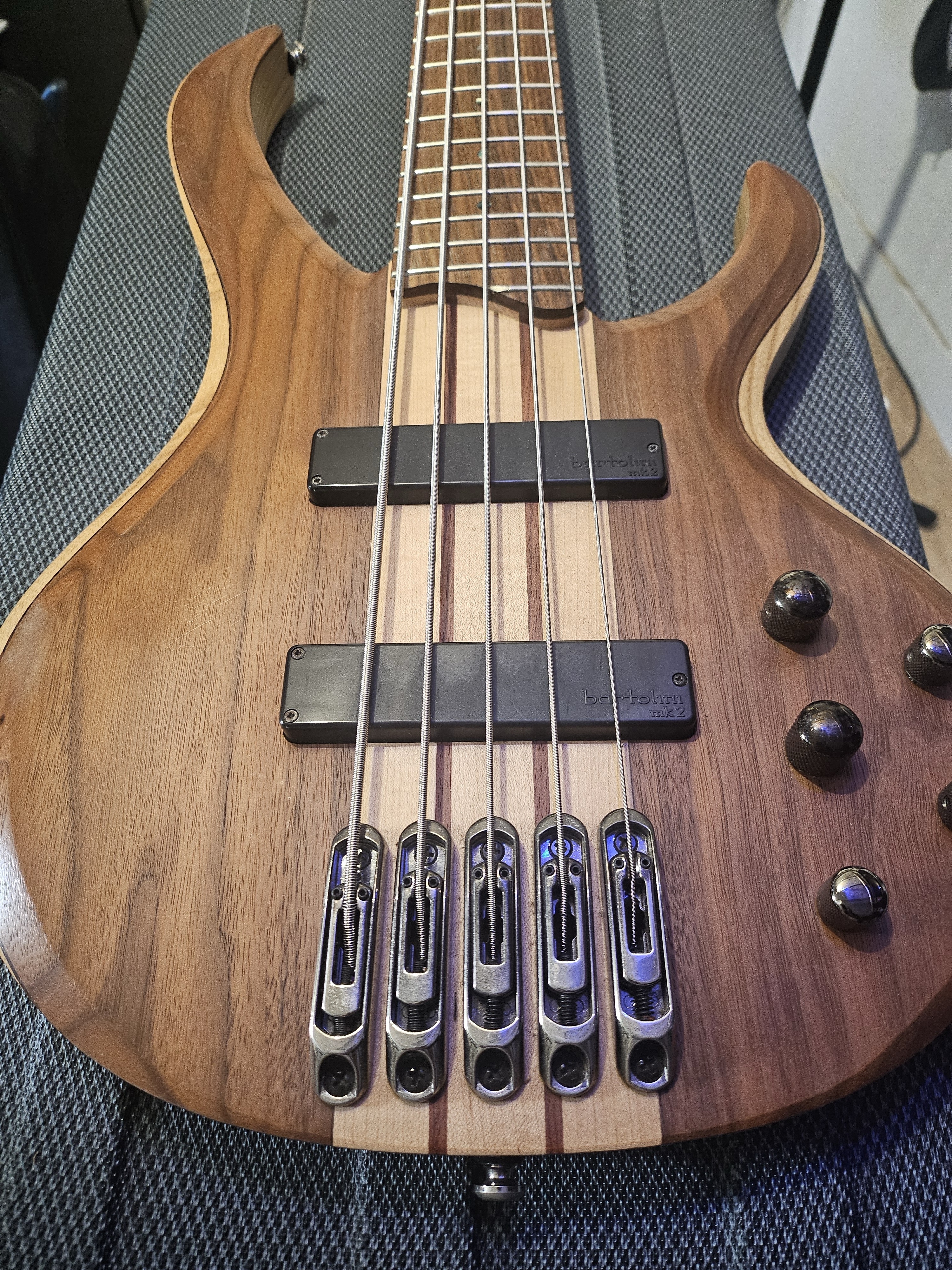 Guitare basse ibanez btb745
