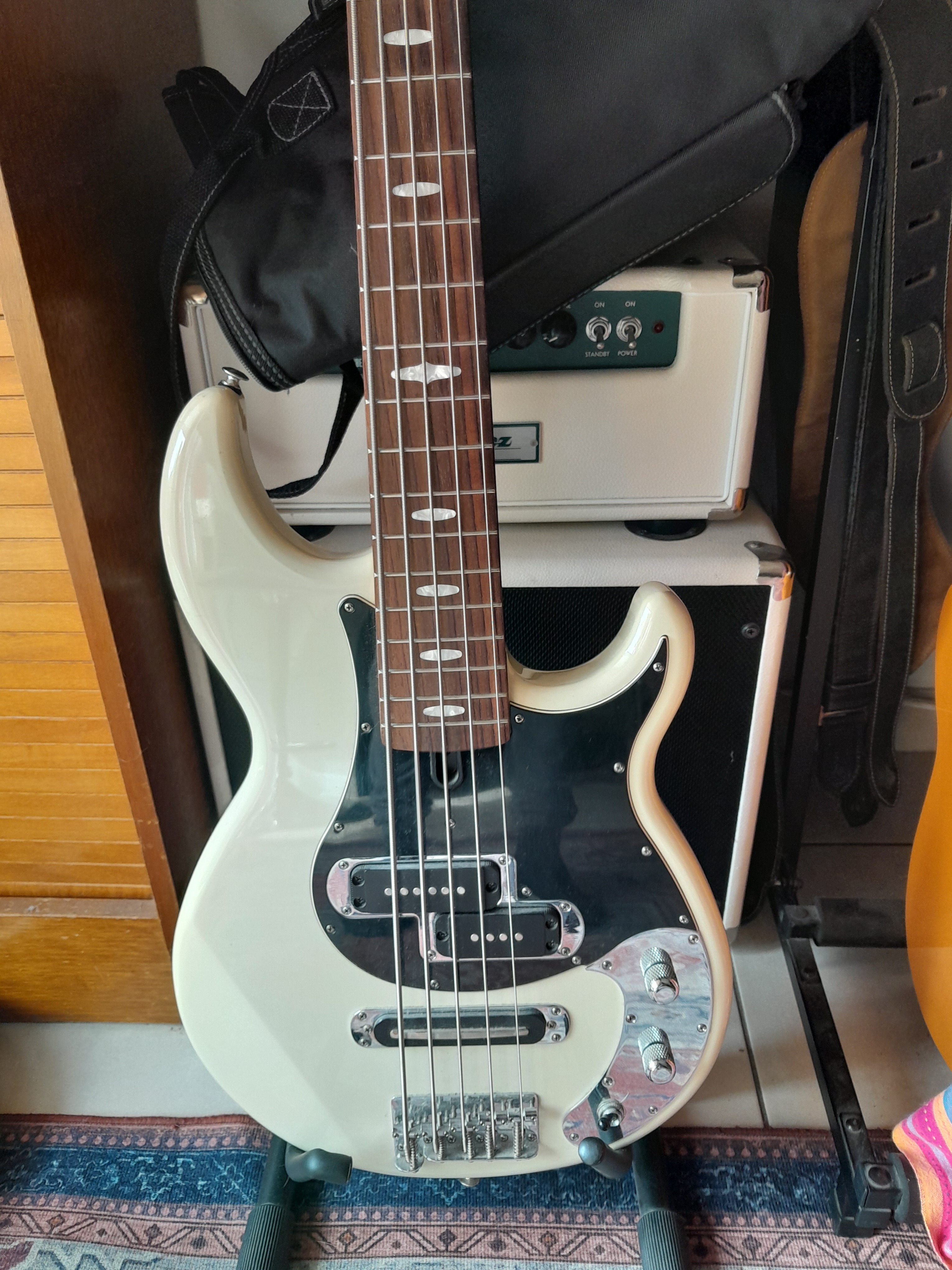 Basse Yamaha 5 cordes 