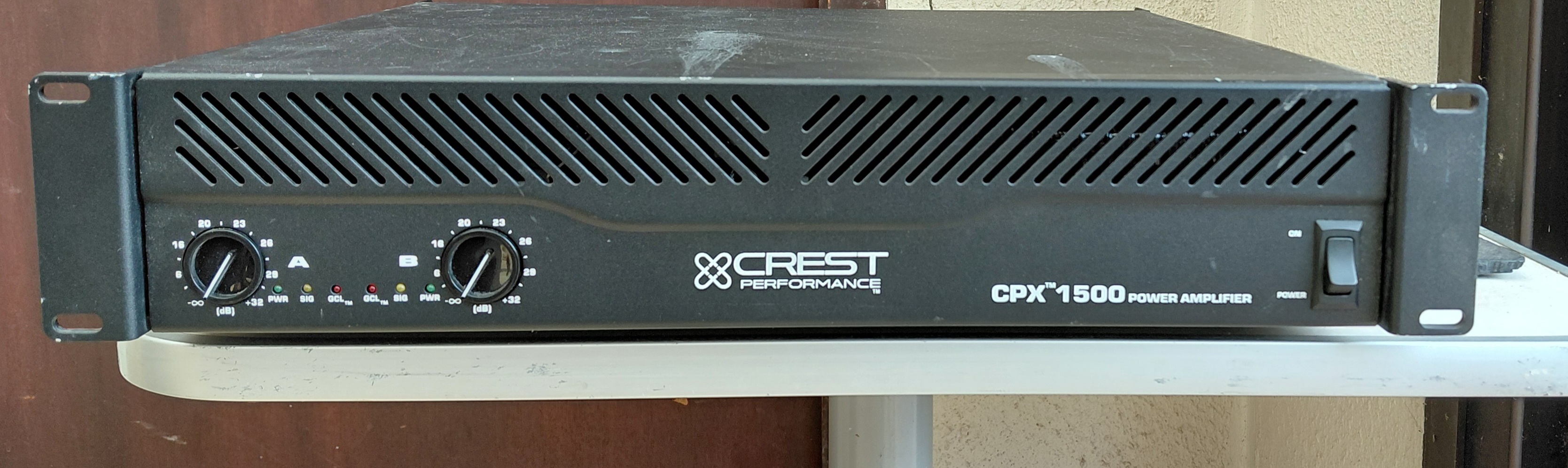 Vends amplificateur de puissance Crest Performance CPX 1500, pour sonorisation avec enceintes passives
