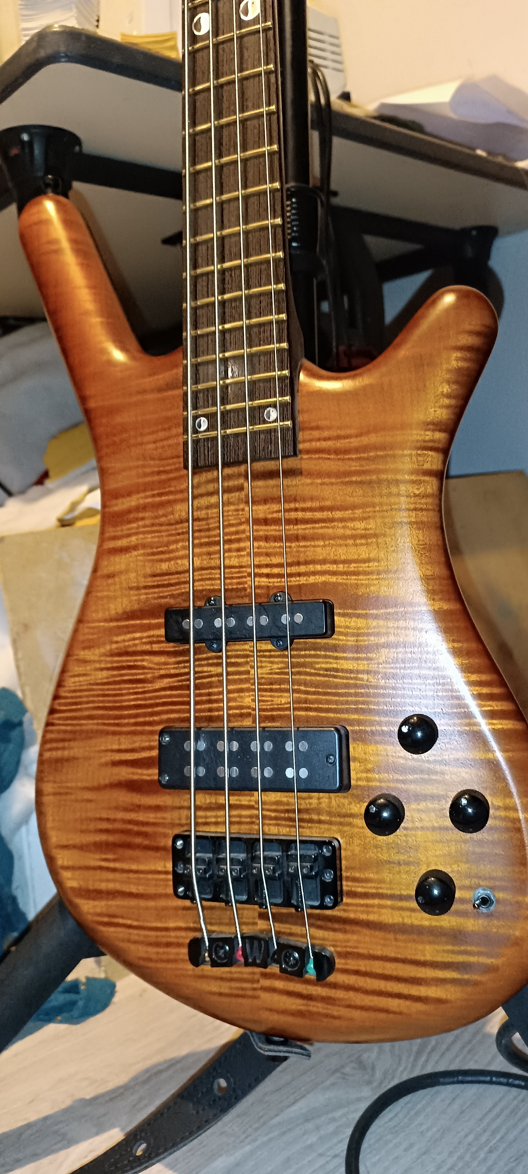 Warwick Streamette Bolt-On, Limited Edition 2022, 4-String - Special Amber Transparent Satin Finish
