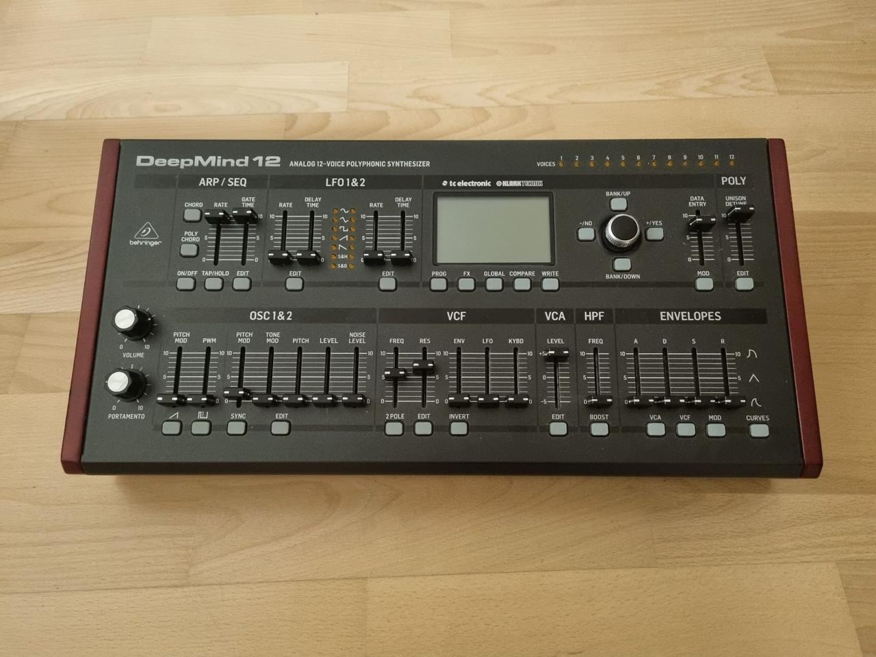 Behringer DeepMind 12D