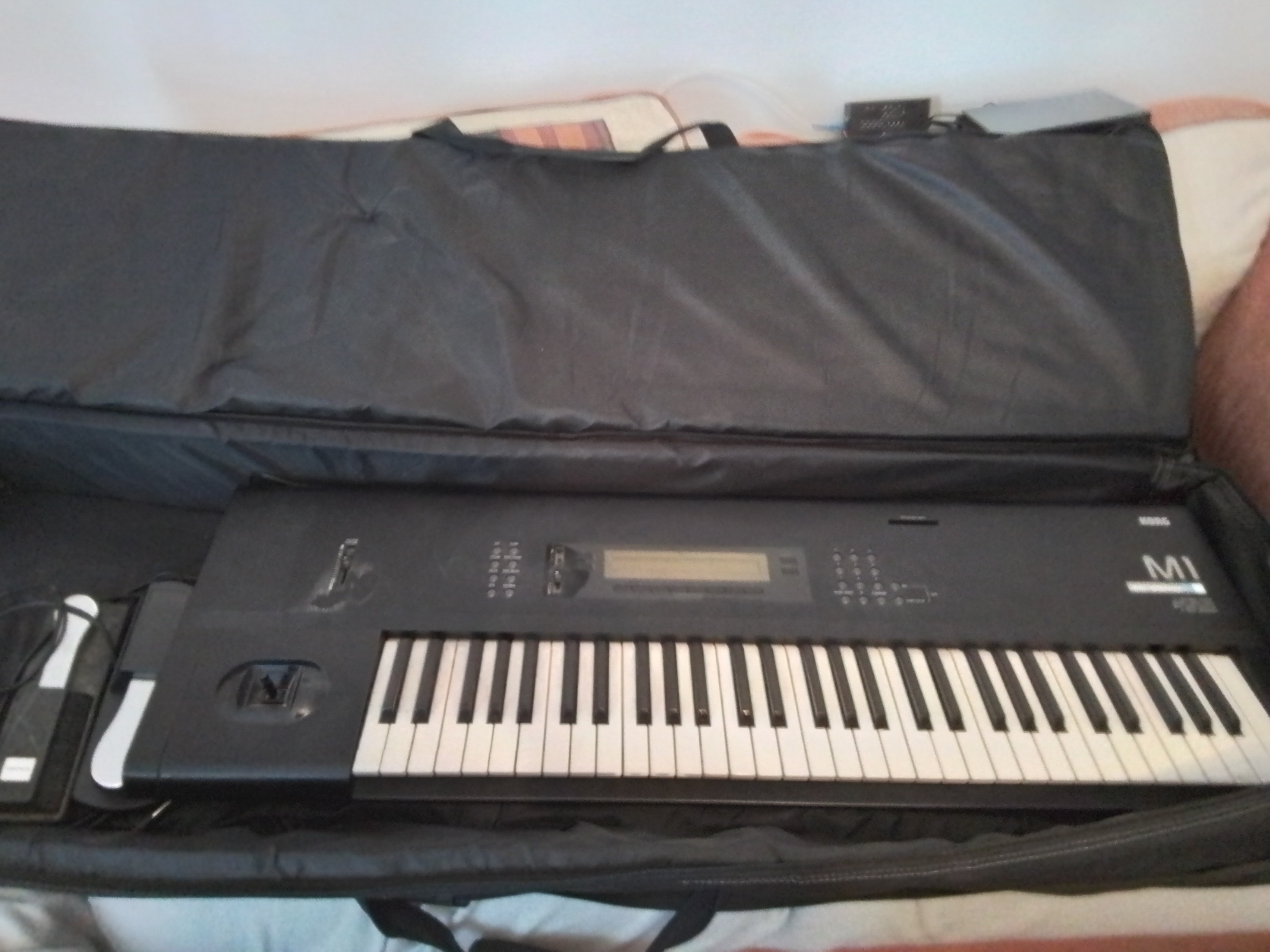 Vends Korg M1