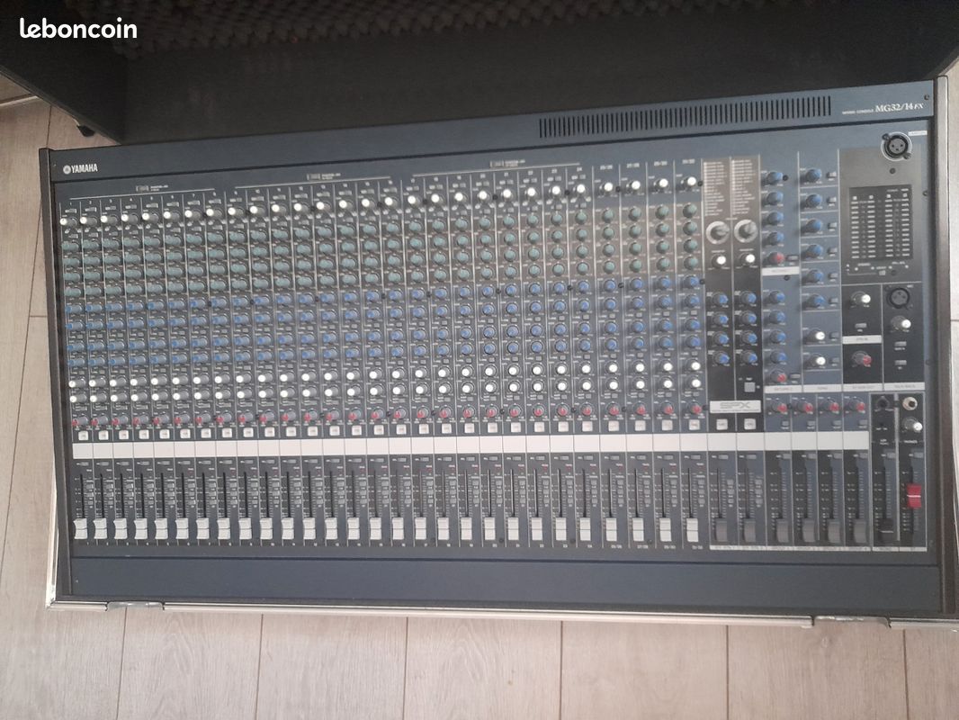 Vends table de mixage Yamaha MG32/14FX avec Flight case